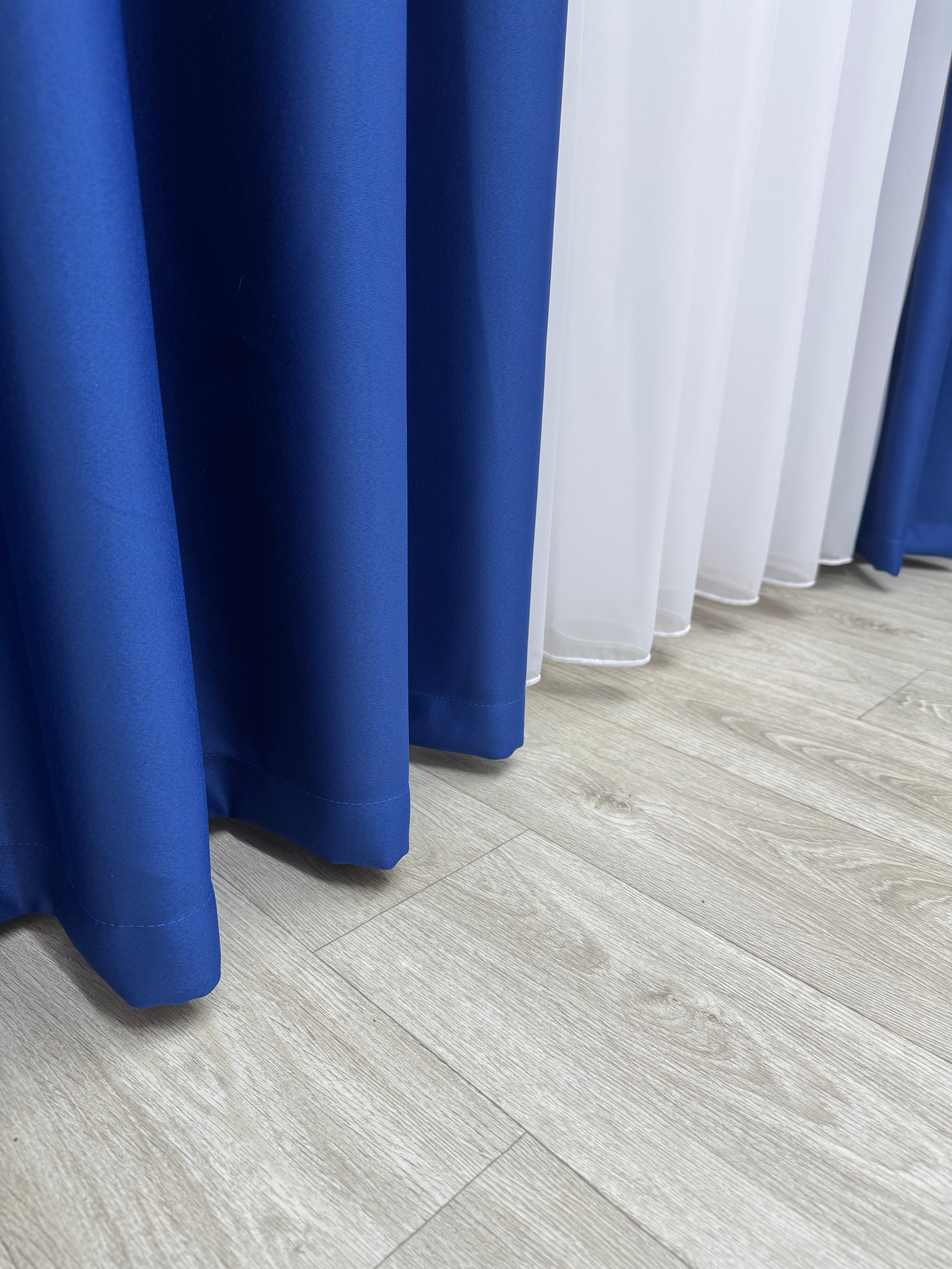 Monochrome "Blackout" curtain, dark blue color