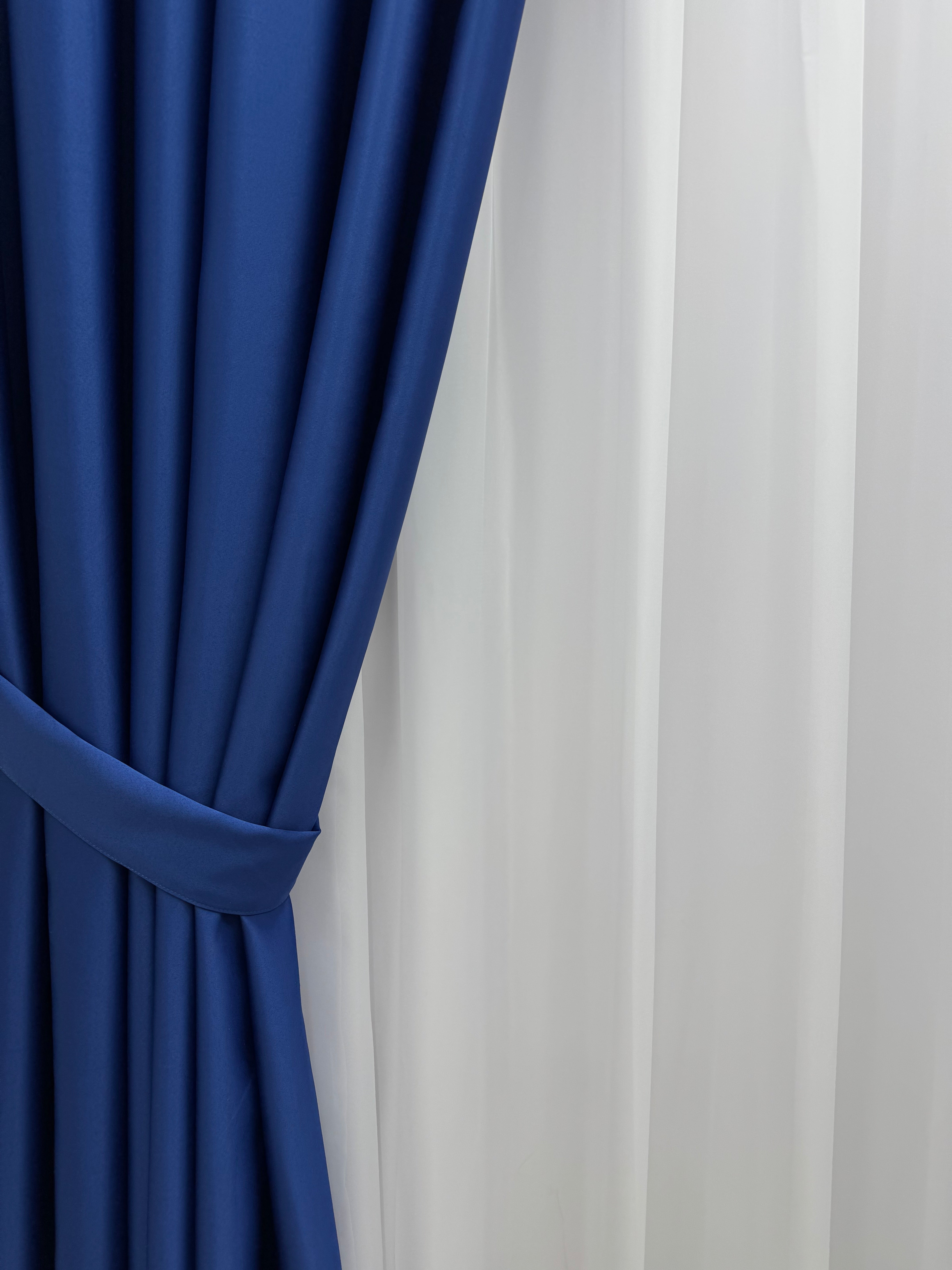 Monochrome "Blackout" curtain, dark blue color