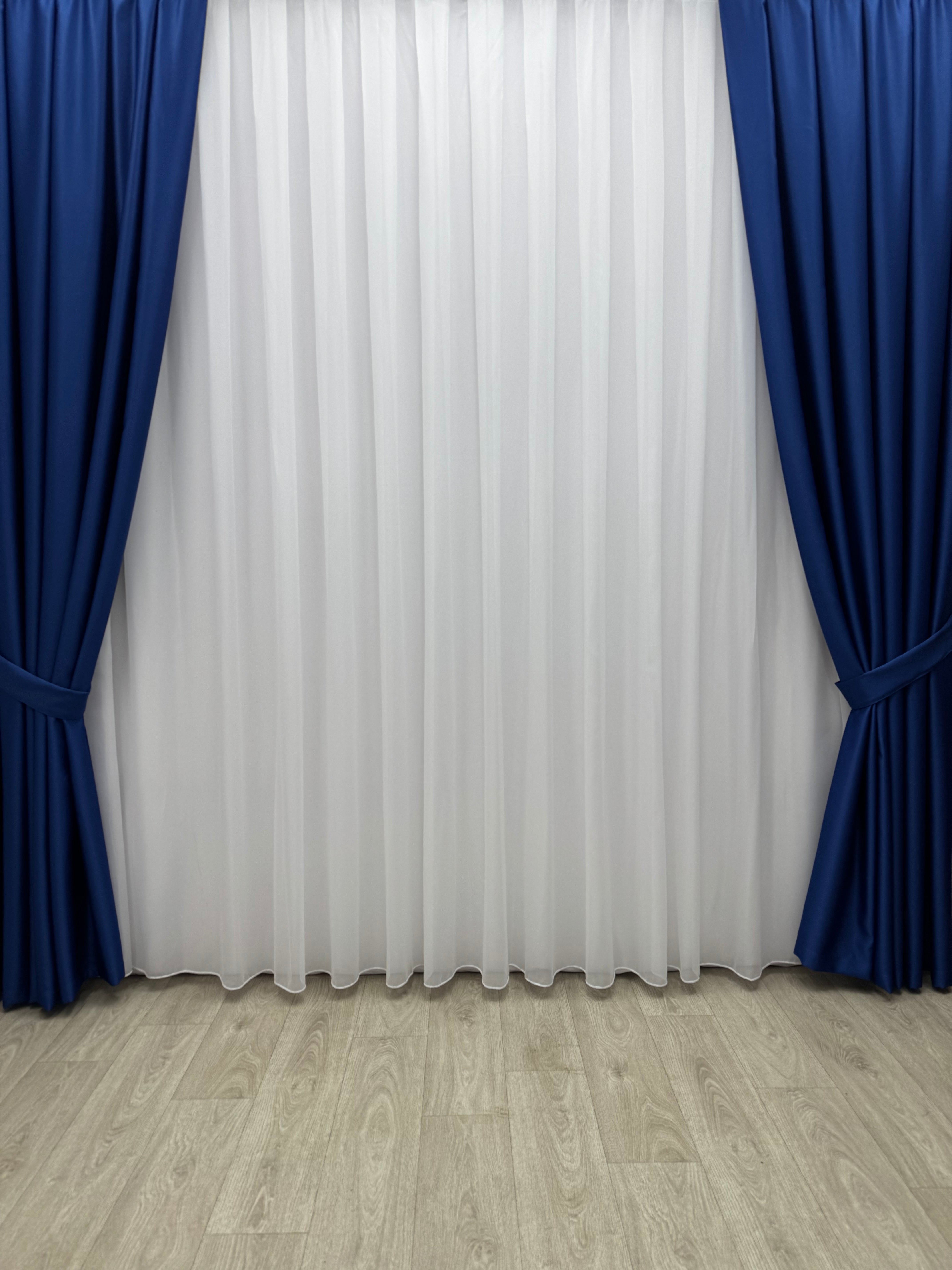 Monochrome "Blackout" curtain, dark blue color