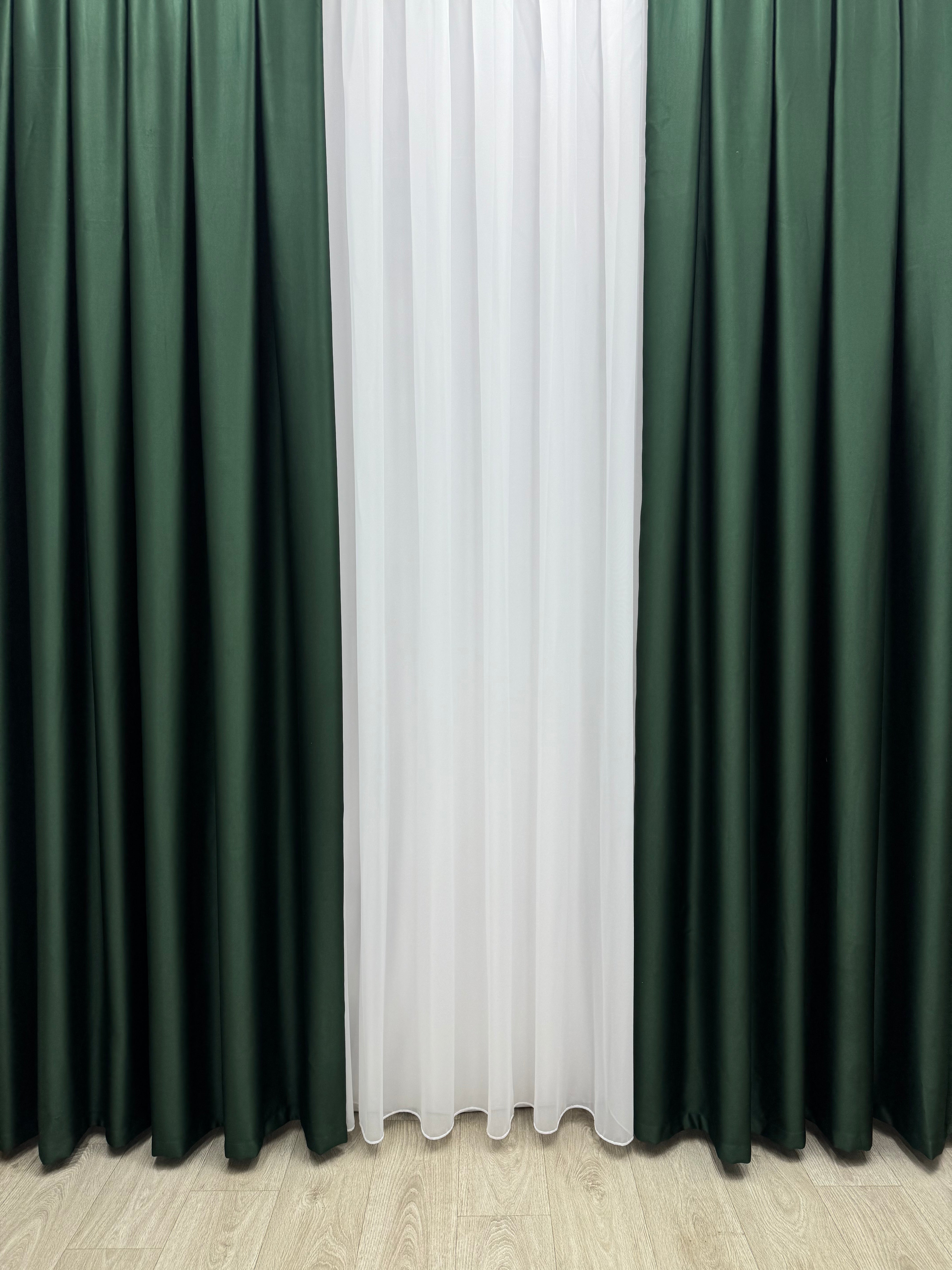 Monochrome "Blackout" curtain, dark green color