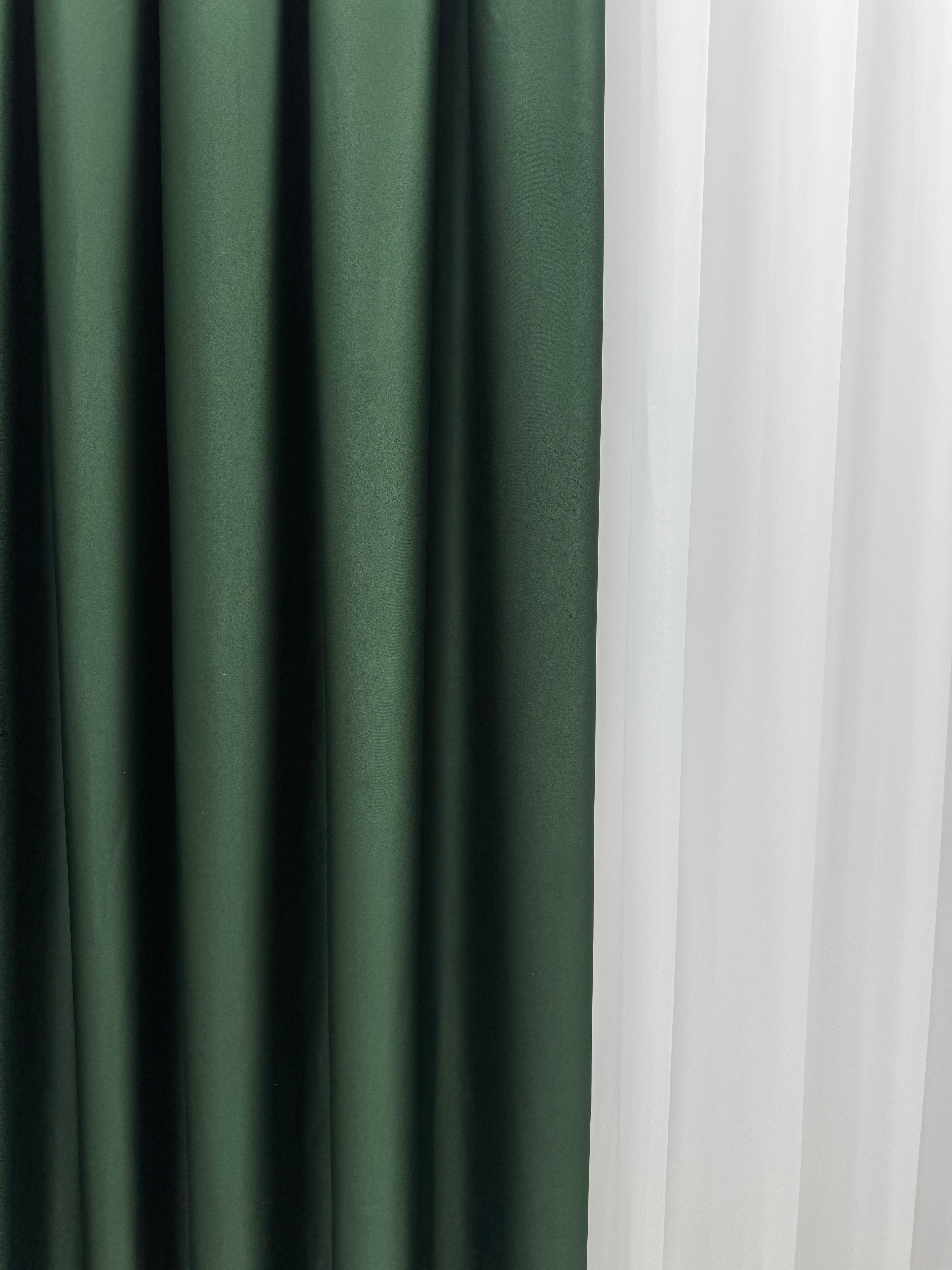 Monochrome "Blackout" curtain, dark green color