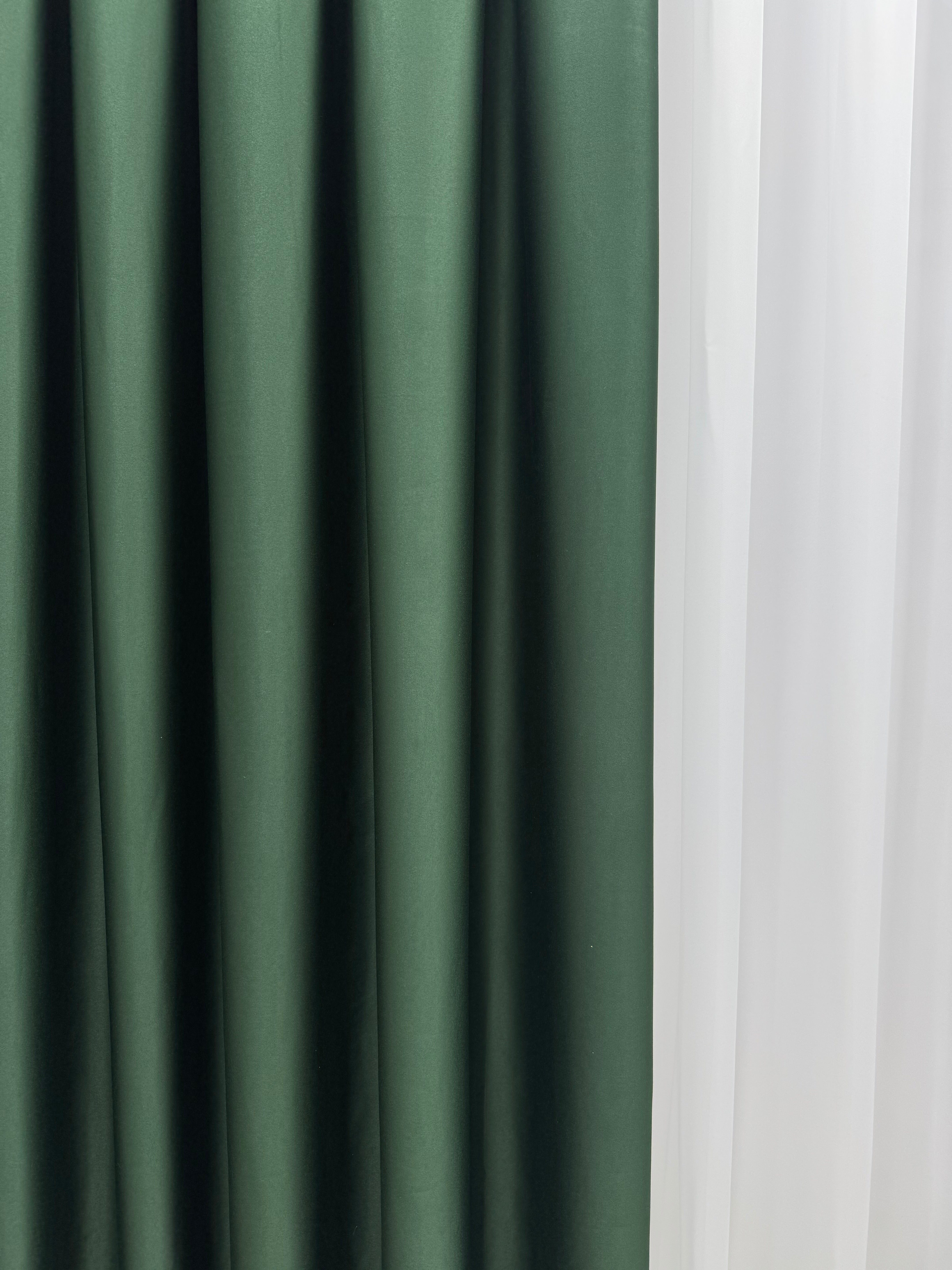 Monochrome "Blackout" curtain, dark green color