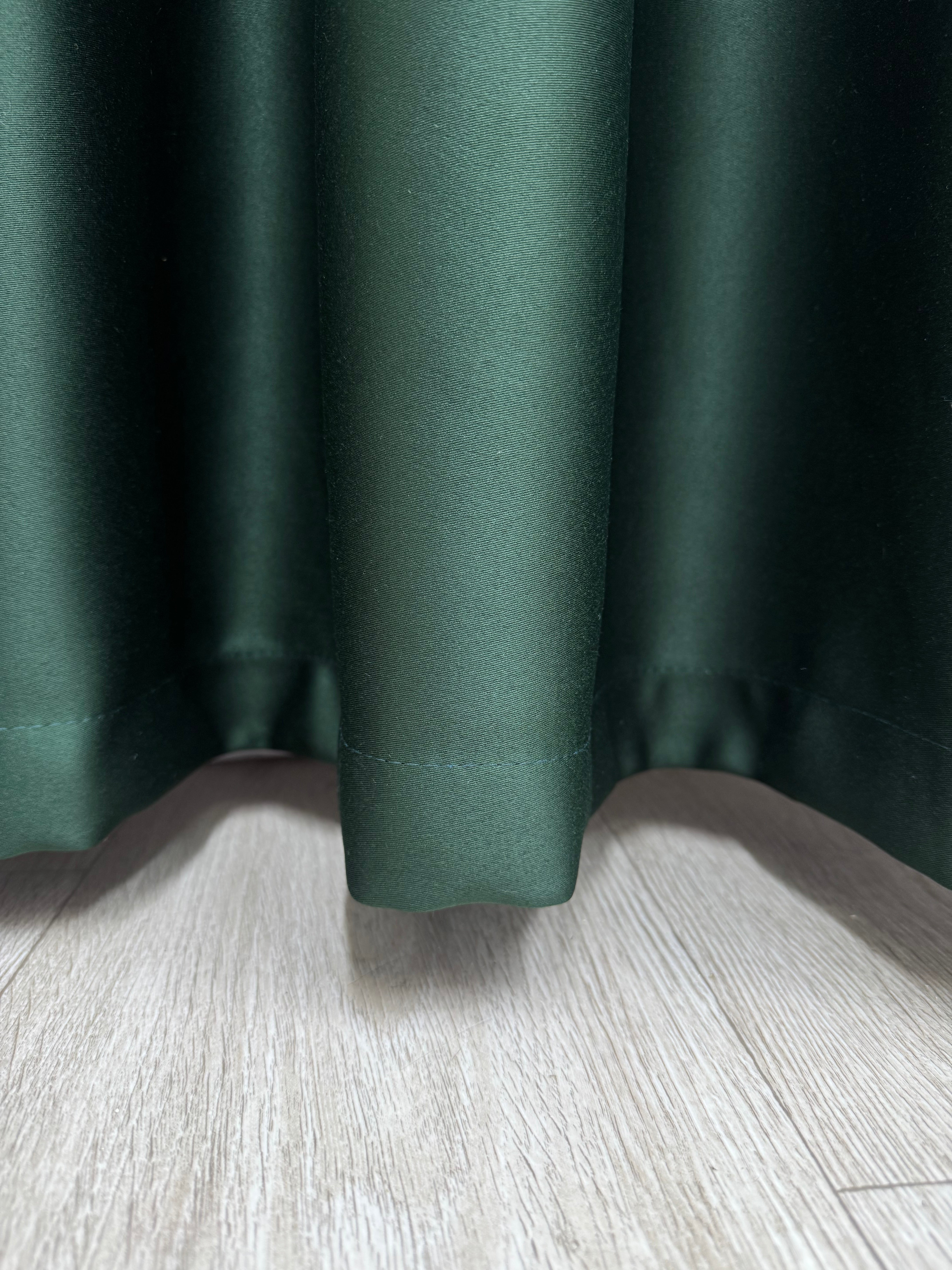 Monochrome "Blackout" curtain, dark green color