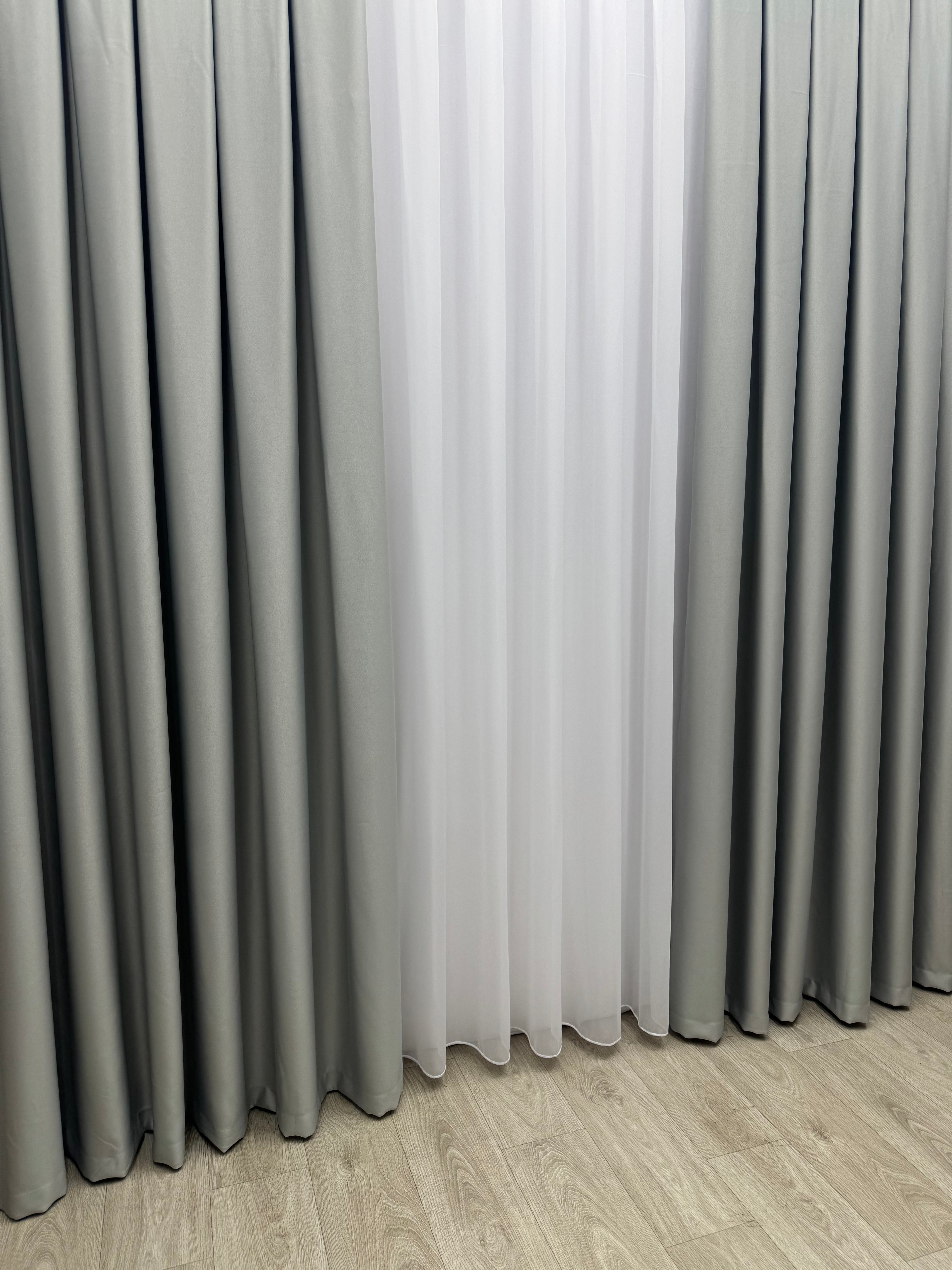 Monochrome "Blackout" curtain, light gray color