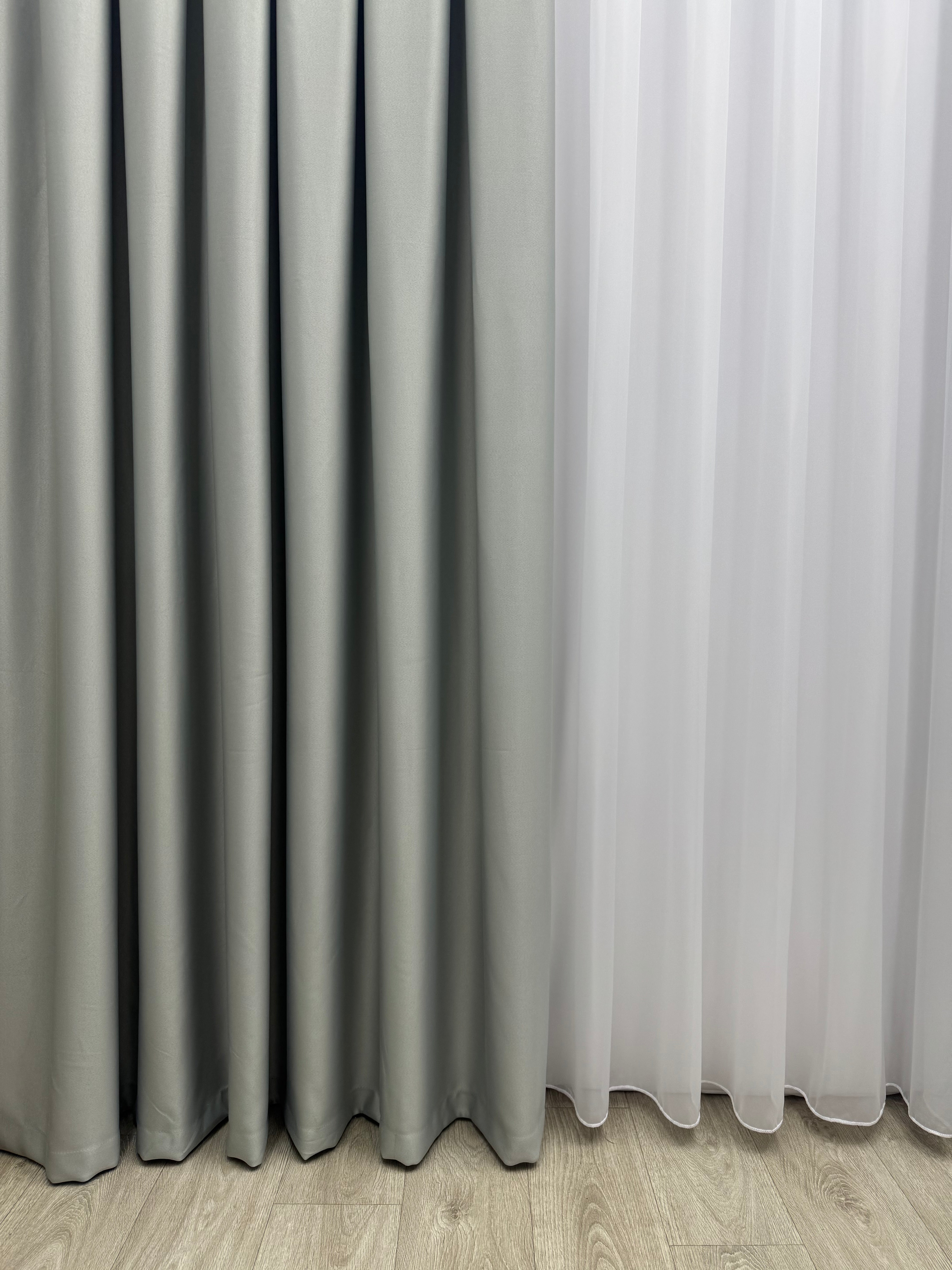 Monochrome "Blackout" curtain, light gray color