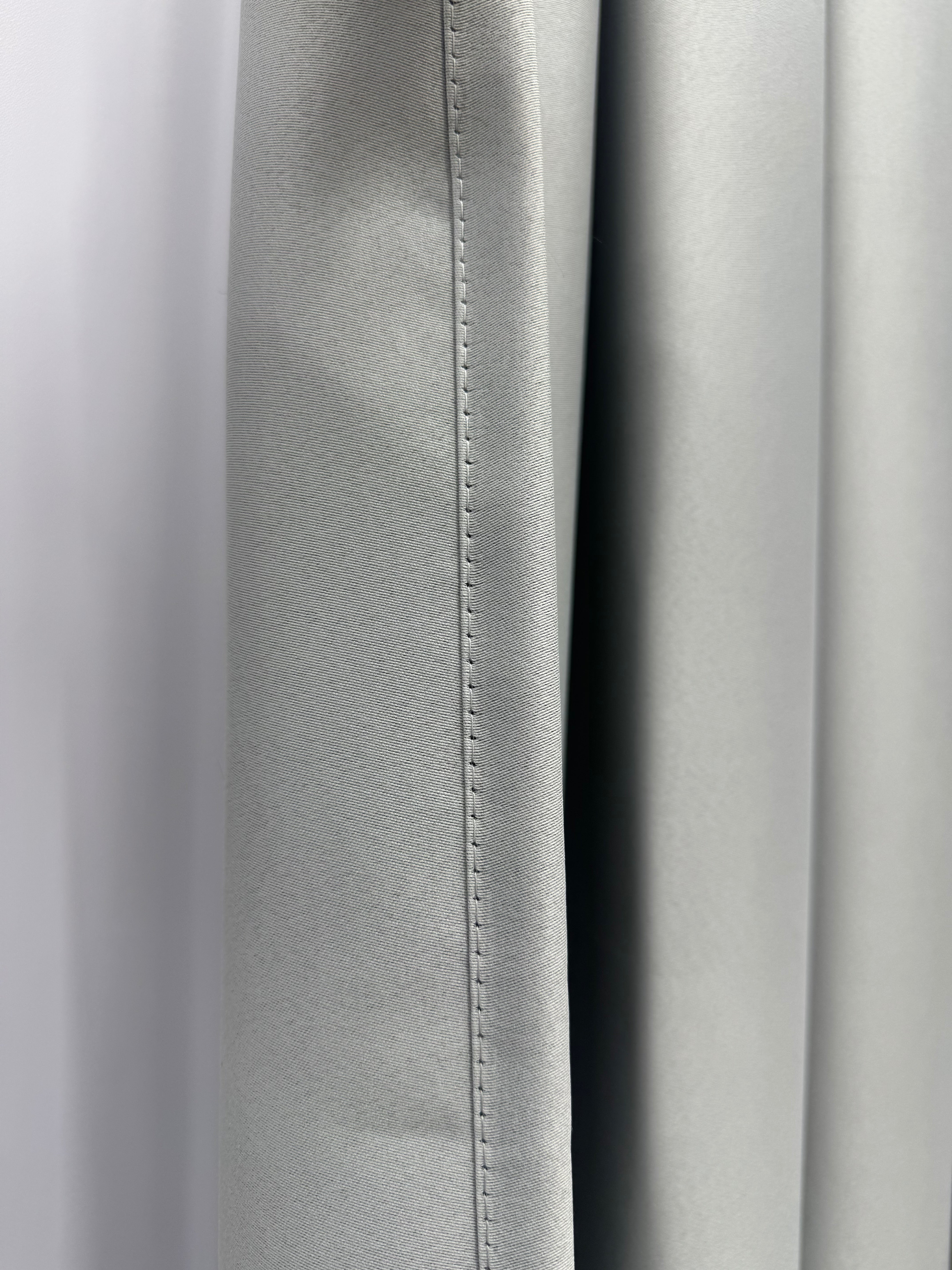 Monochrome "Blackout" curtain, light gray color