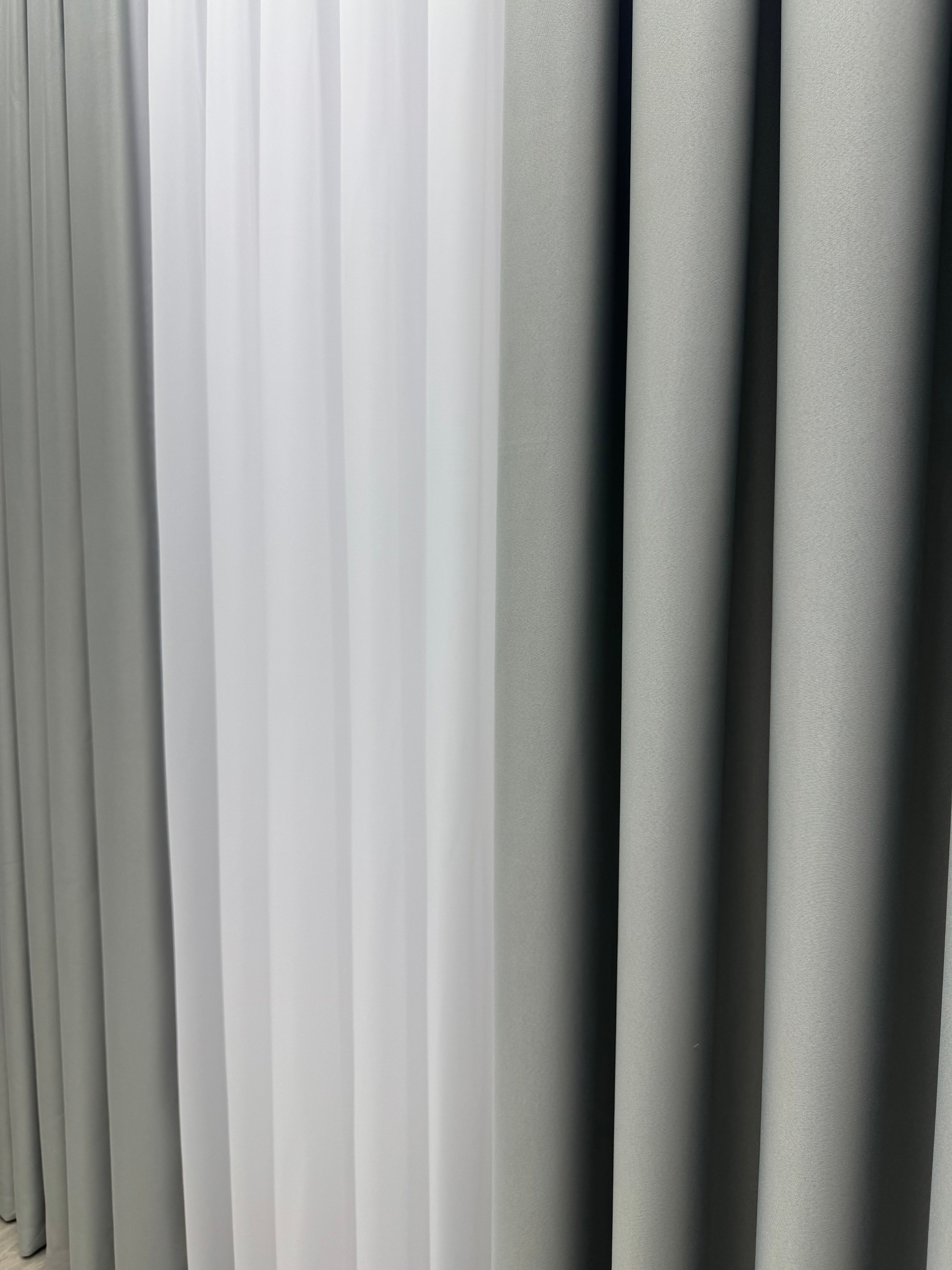 Monochrome "Blackout" curtain, light gray color