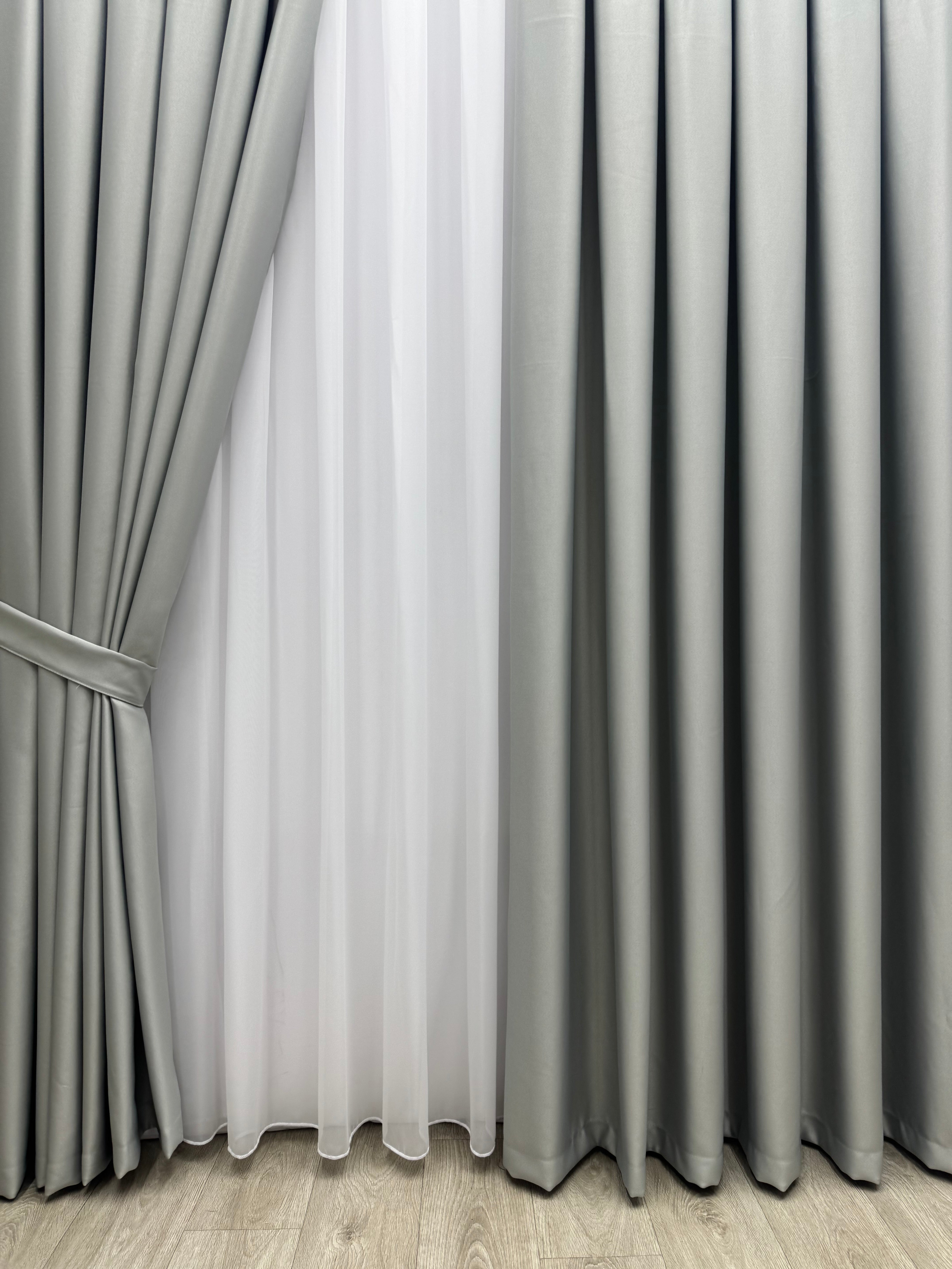 Monochrome "Blackout" curtain, light gray color