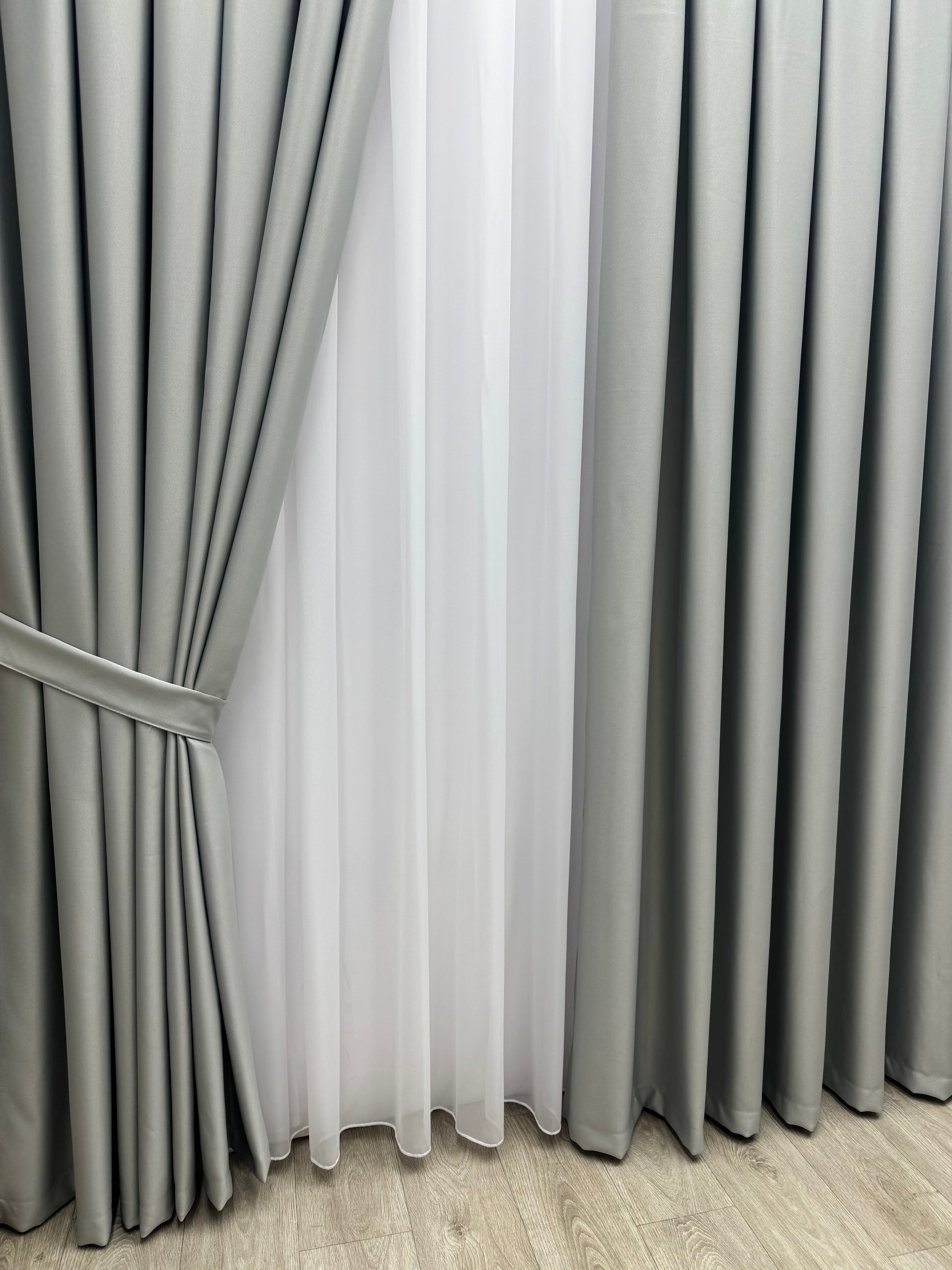 Monochrome "Blackout" curtain, light gray color