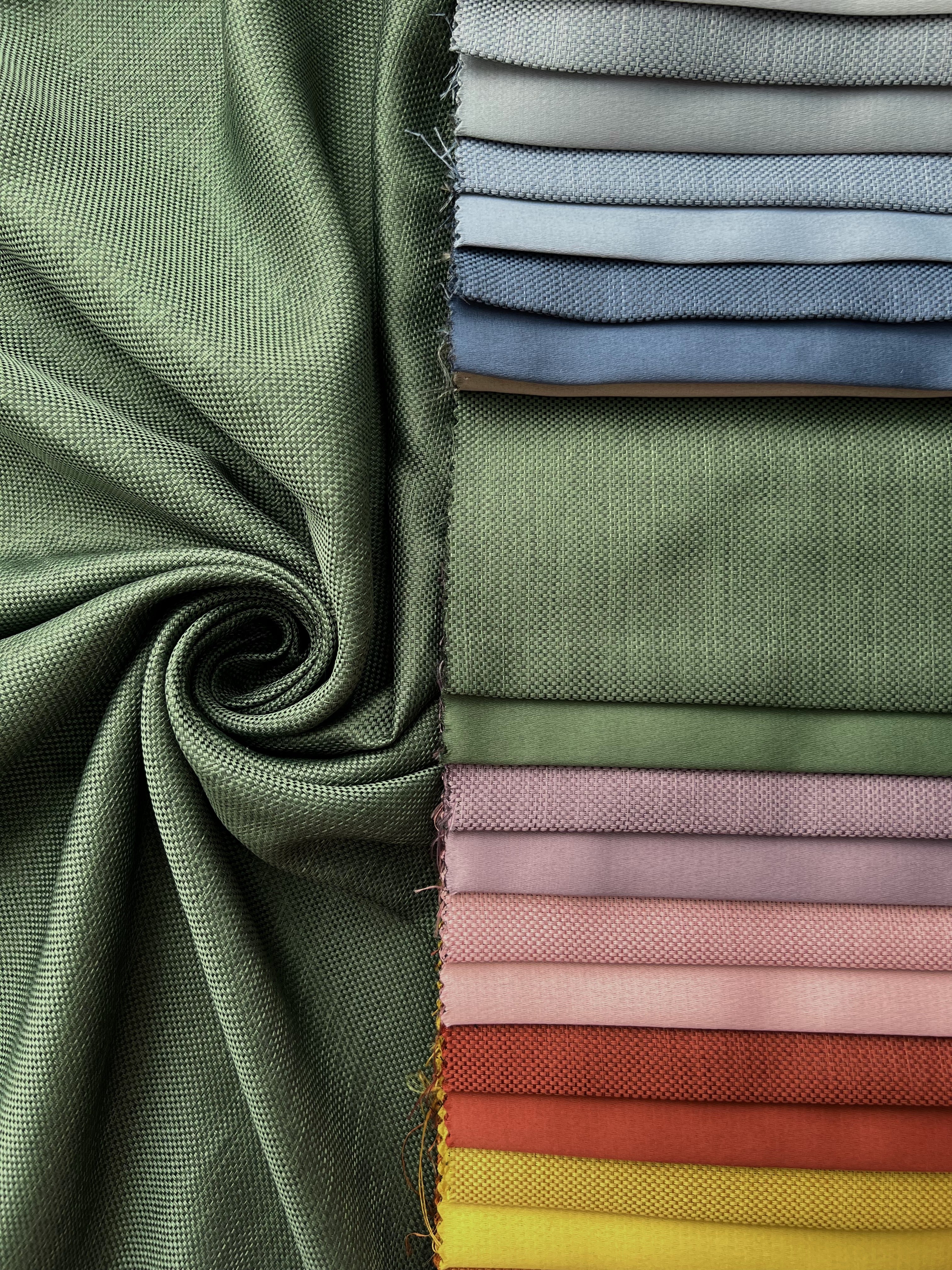 Plain linen woven curtain “Asil” with blackout lining, emerald green color