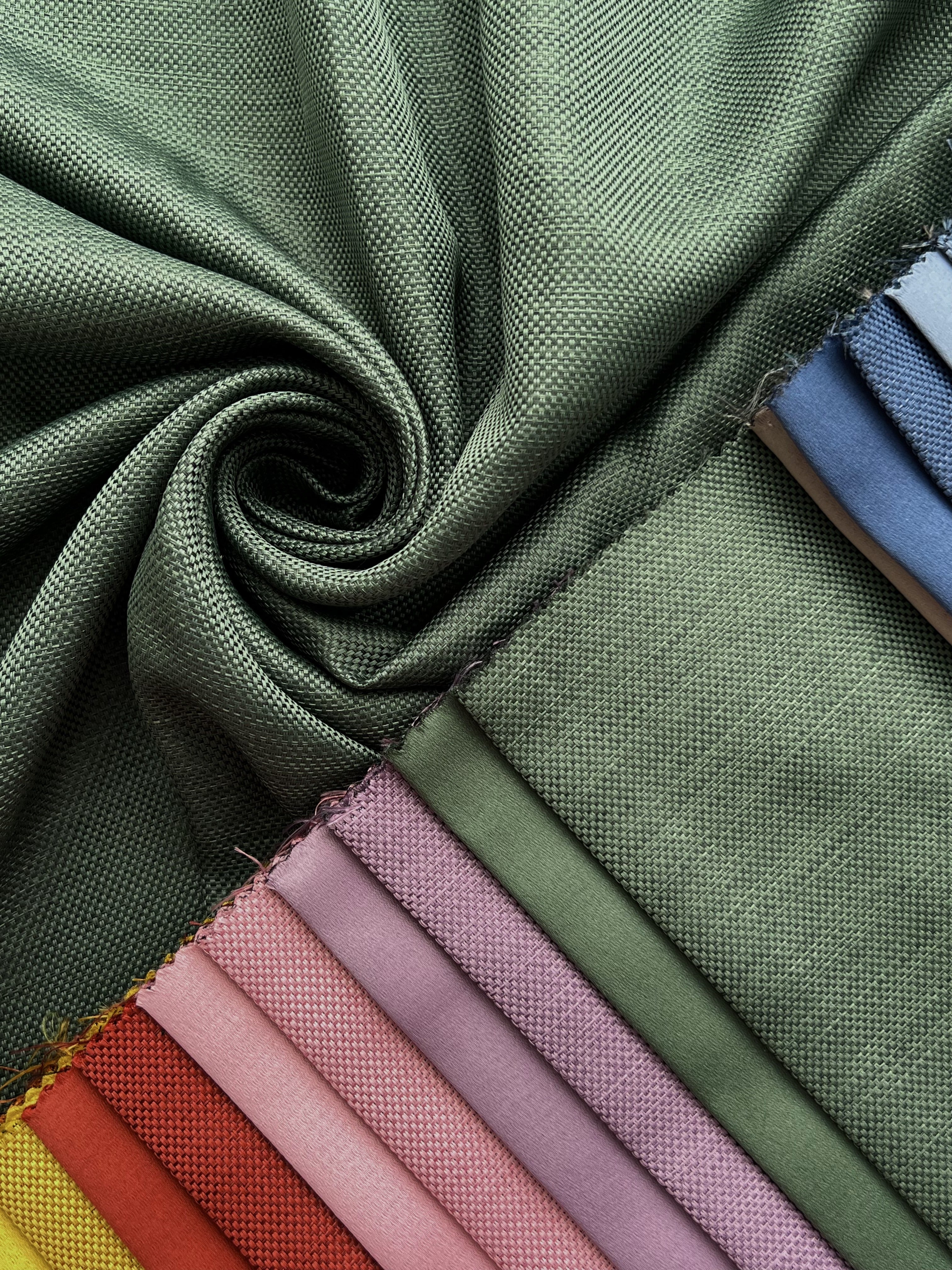 Plain linen woven curtain “Asil” with blackout lining, emerald green color