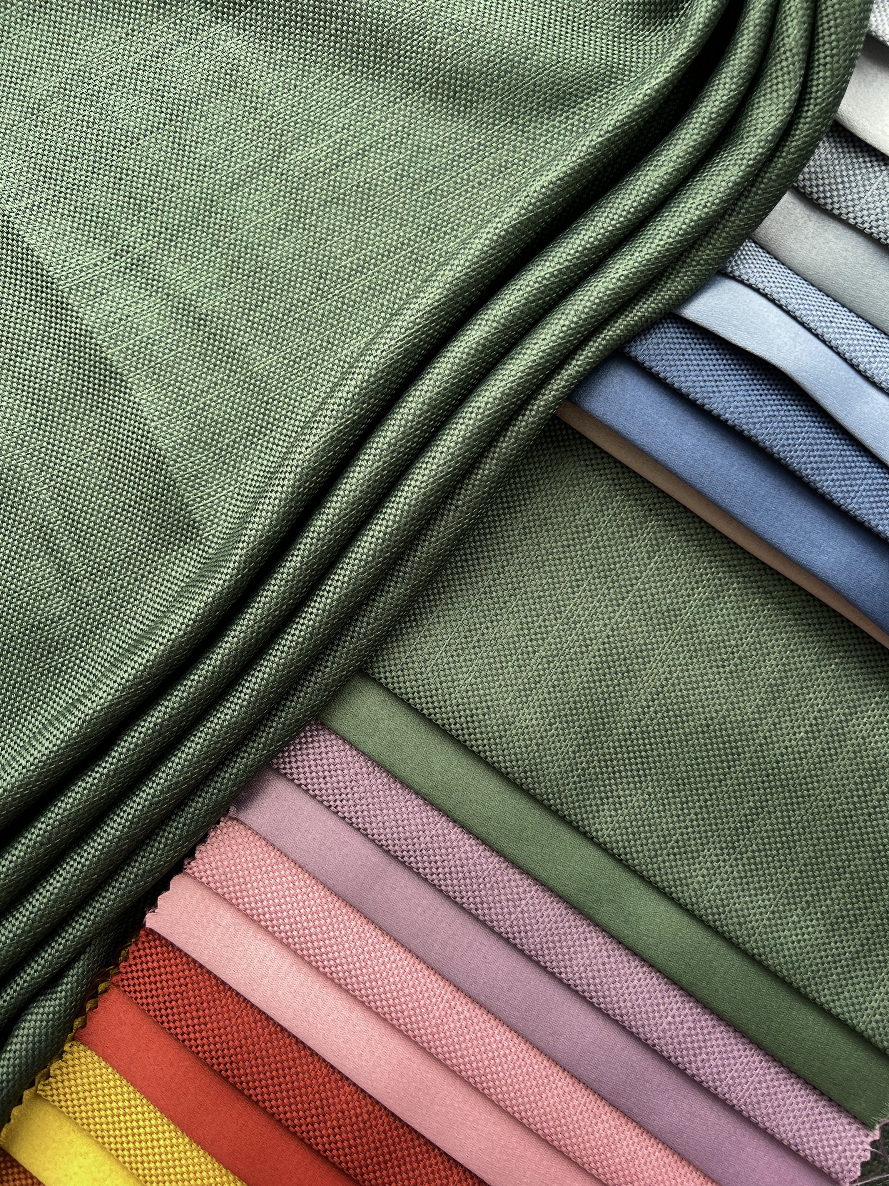 Plain linen woven curtain “Asil” with blackout lining, emerald green color