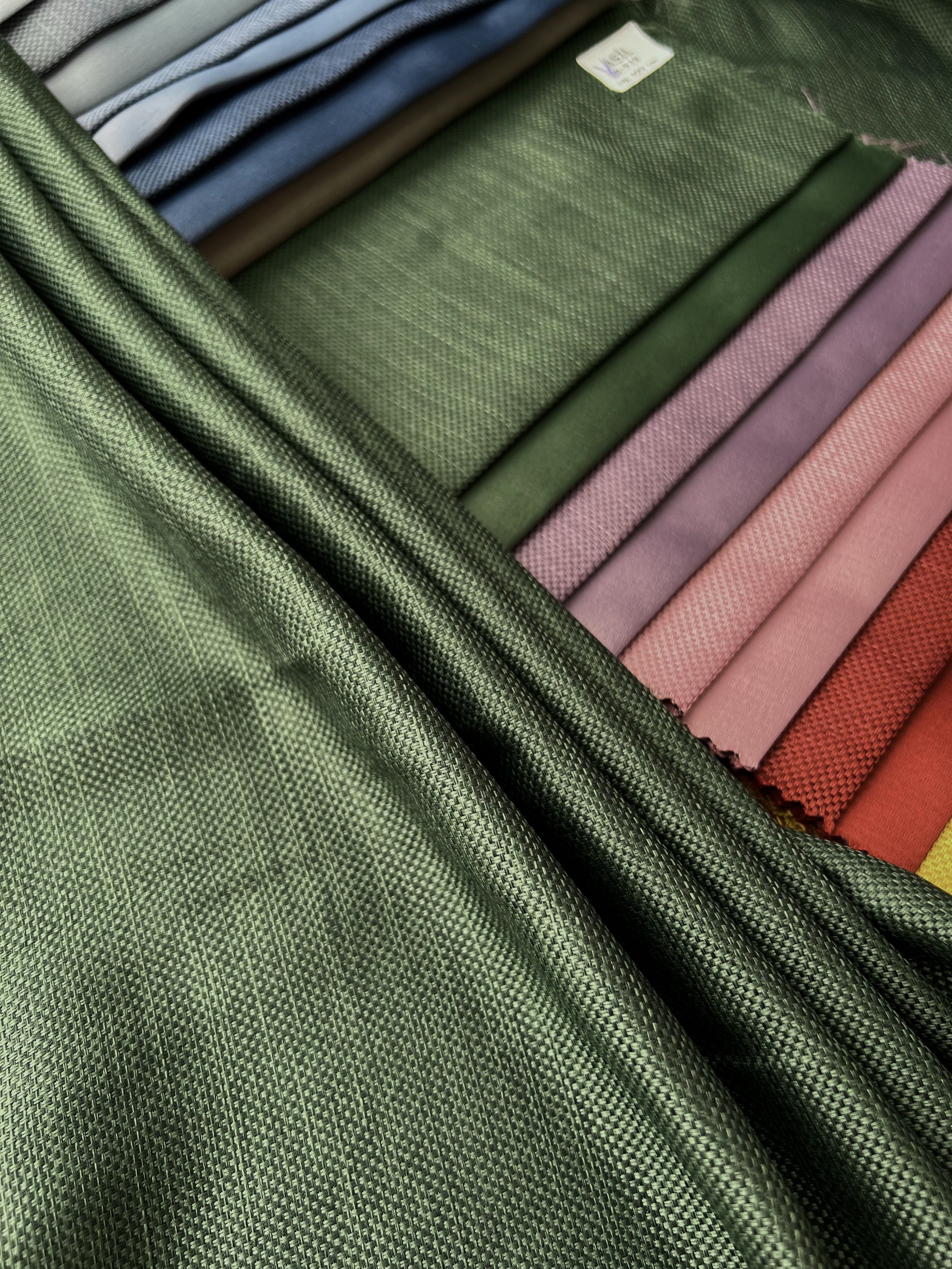 Plain linen woven curtain “Asil” with blackout lining, emerald green color