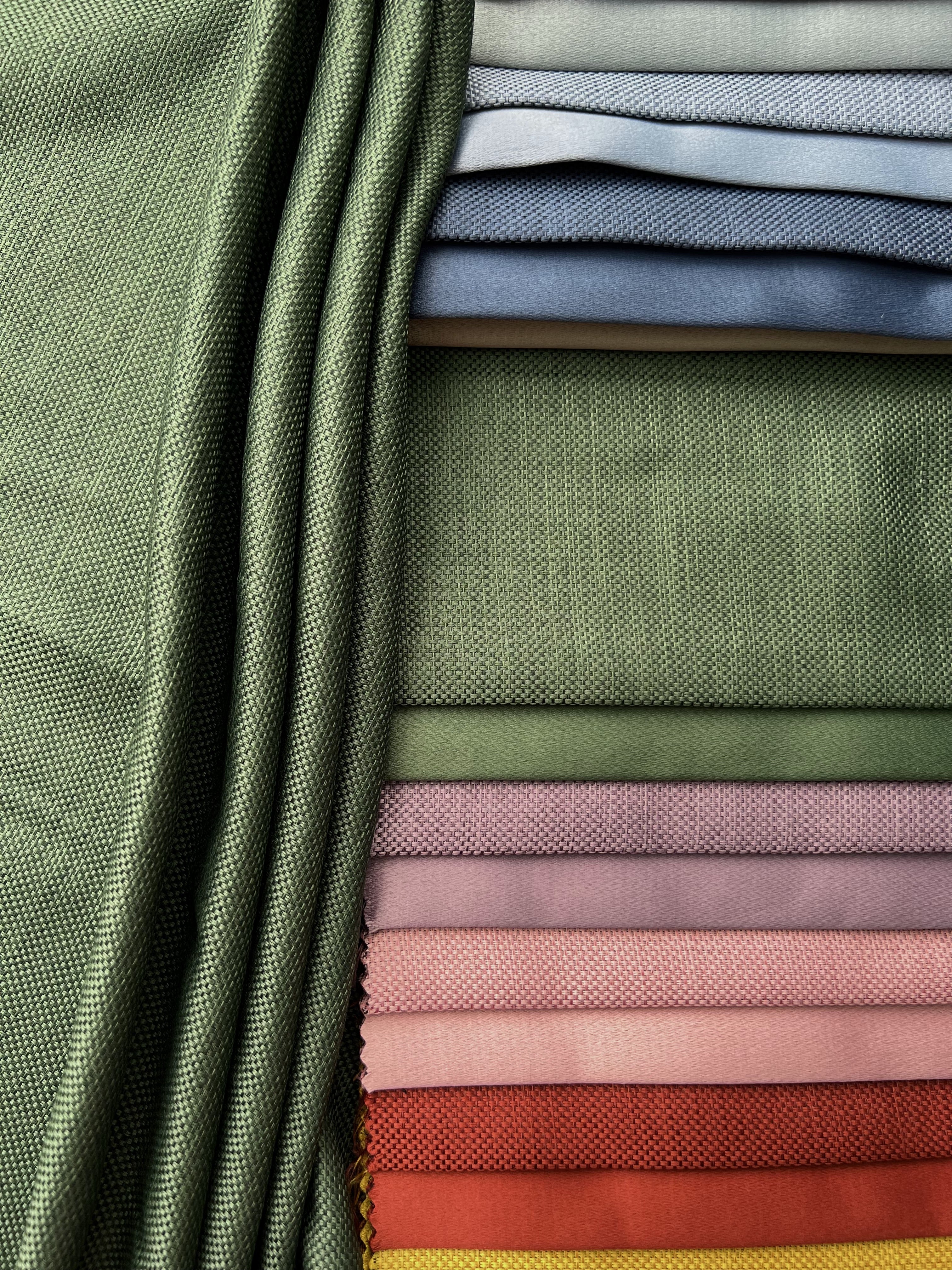 Plain linen woven curtain “Asil” with blackout lining, emerald green color