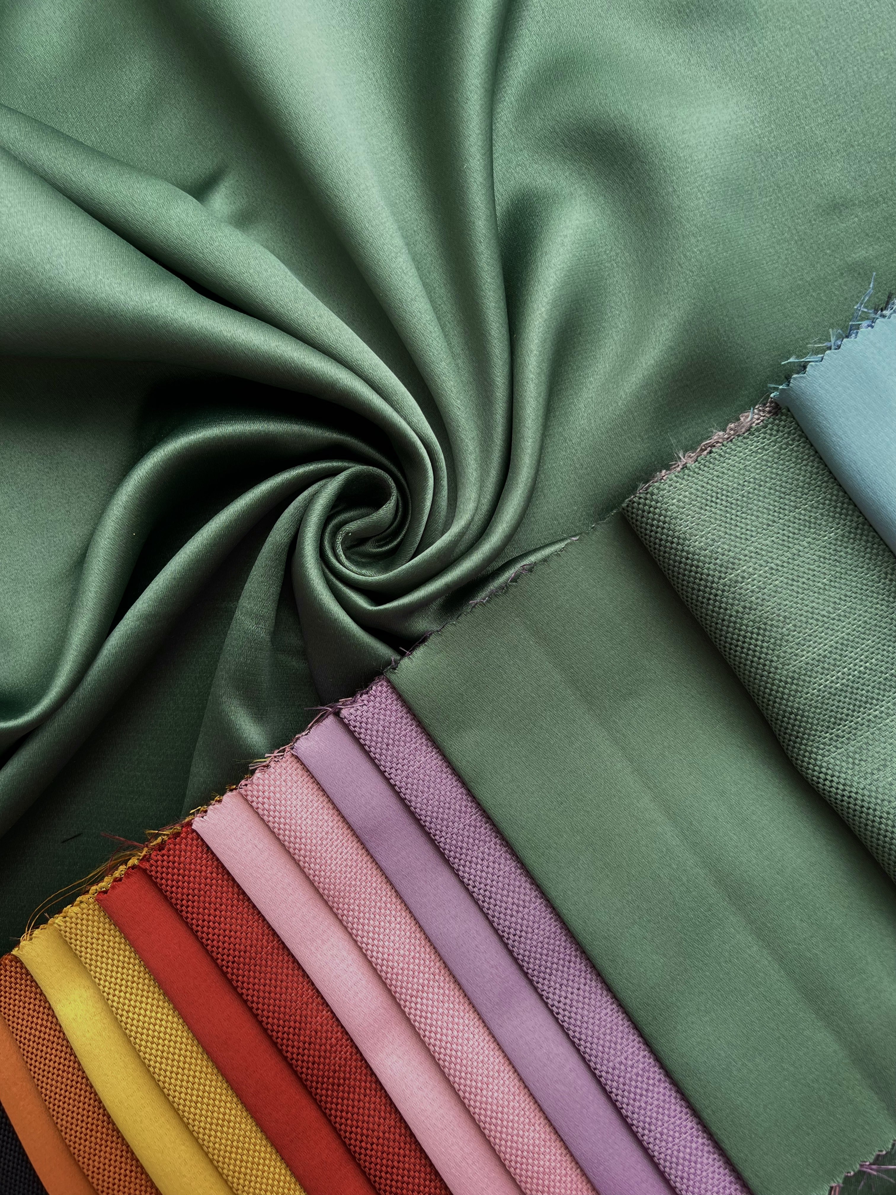 Plain linen woven curtain “Asil” with blackout lining, emerald green color