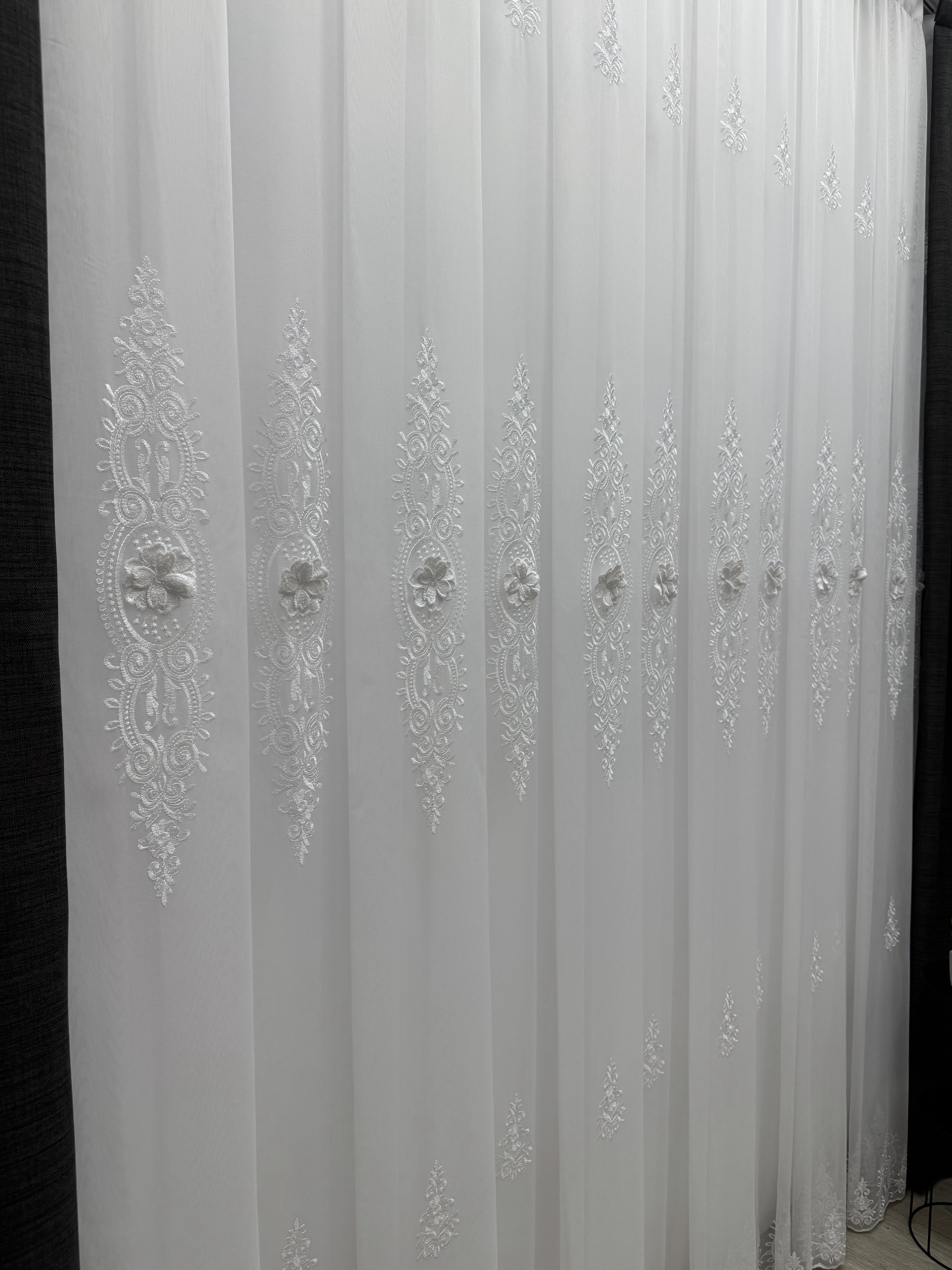 Bamboo-based tulle with 3D flowers and beautiful embroidery, white color