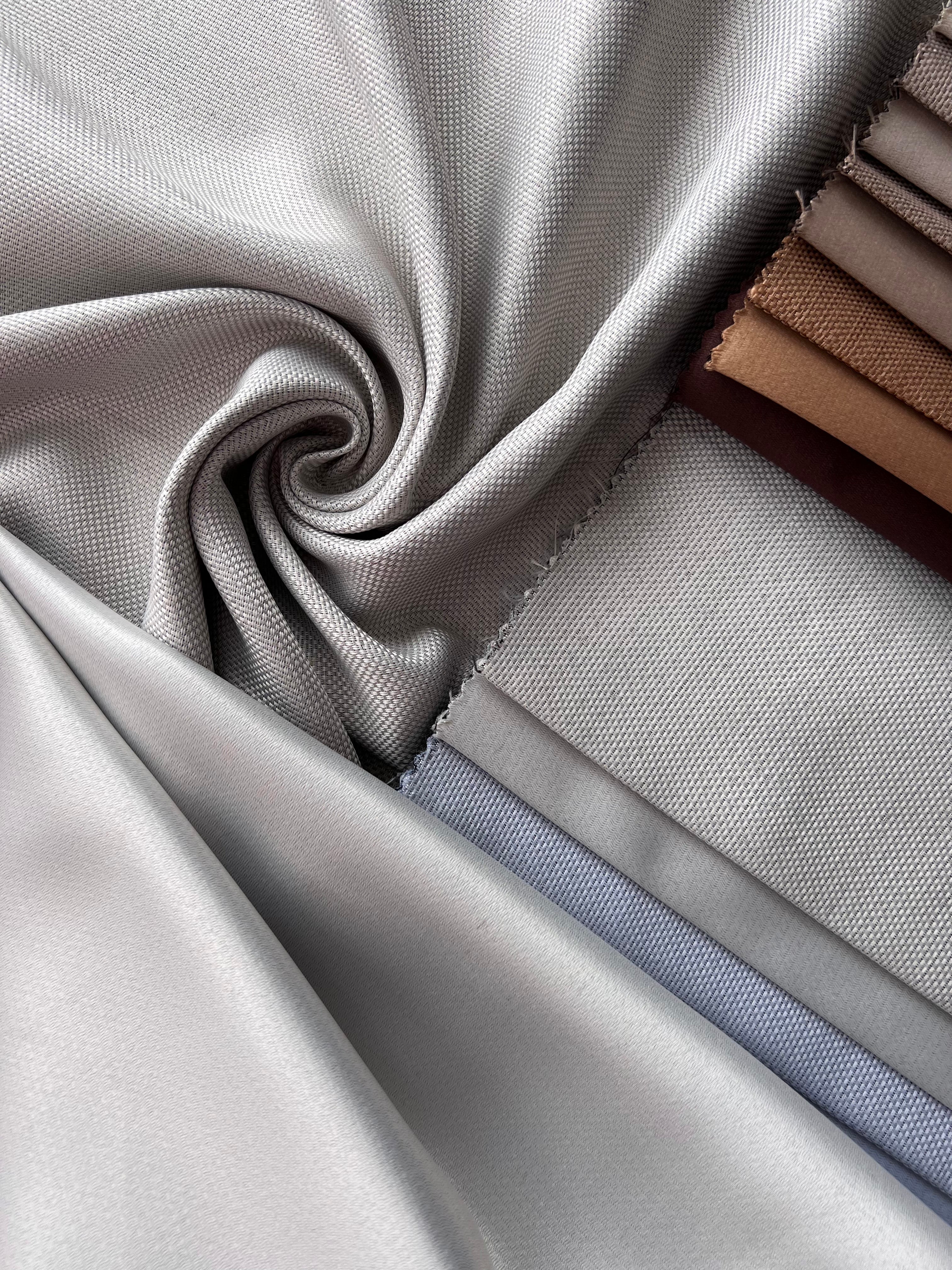 Plain linen woven curtain “Asil” with blackout lining, light gray color