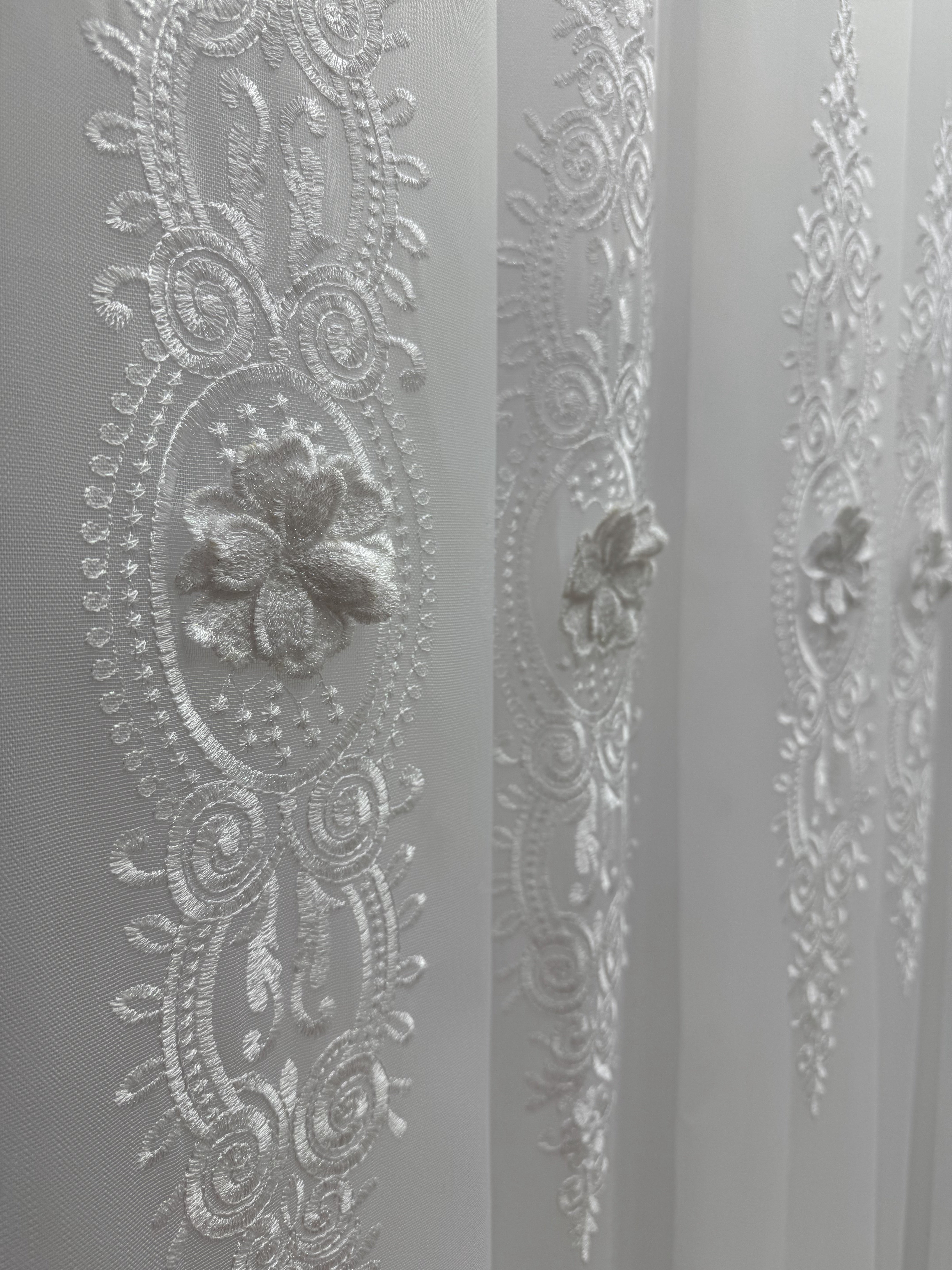 Bamboo-based tulle with 3D flowers and beautiful embroidery, white color