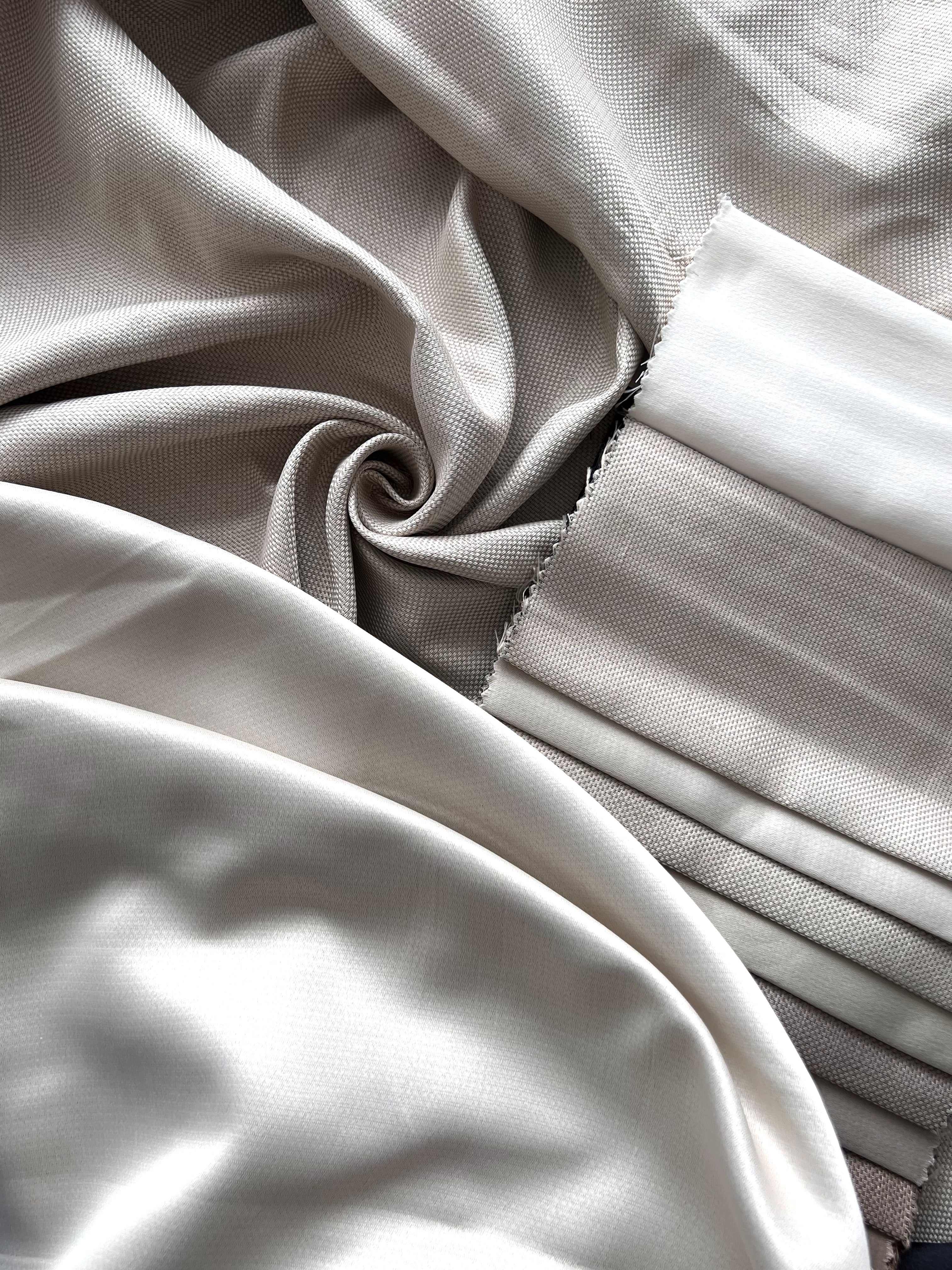 Plain linen woven curtain “Asil” with blackout lining, beige color