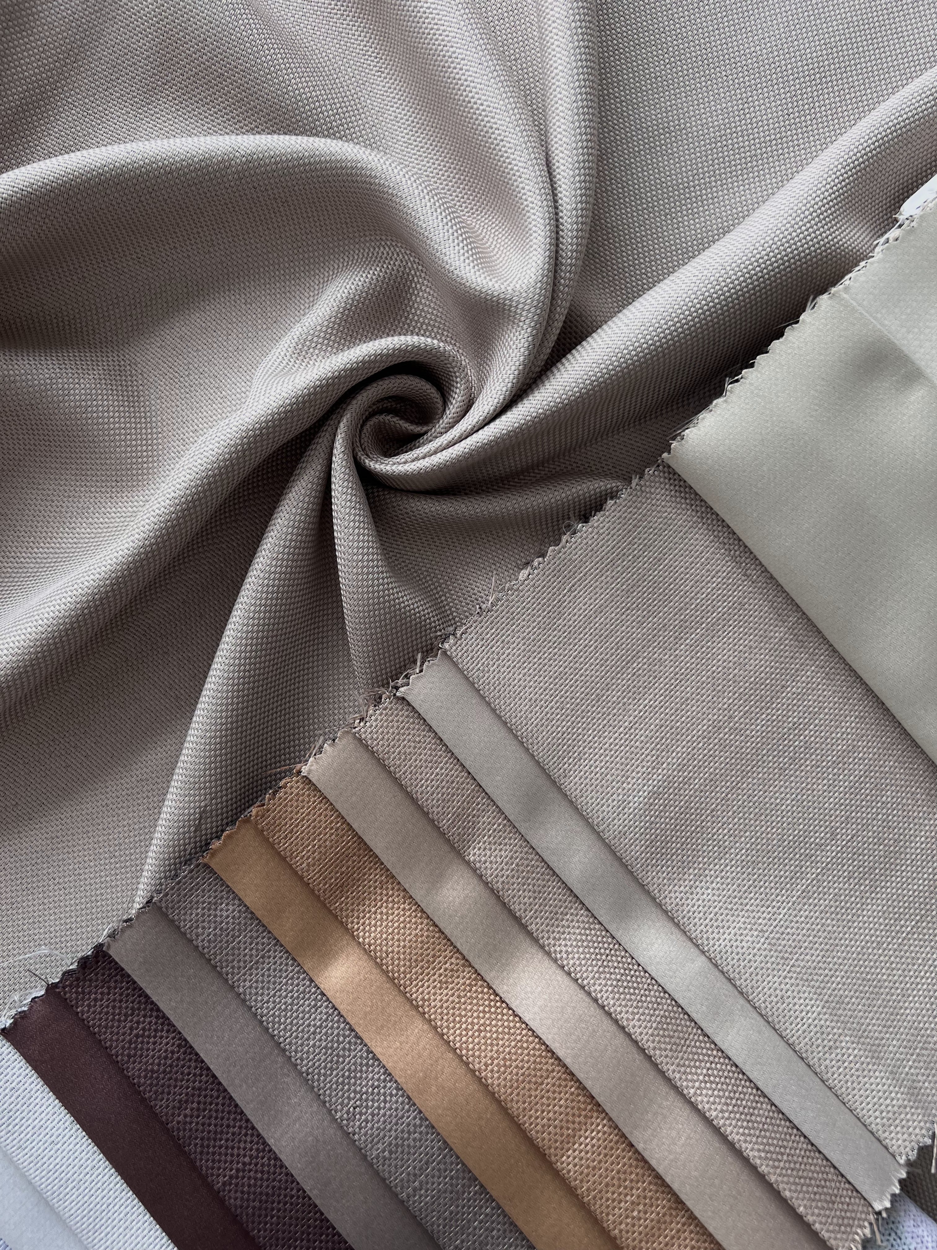 Plain linen woven curtain “Asil” with blackout lining, cappuccino color
