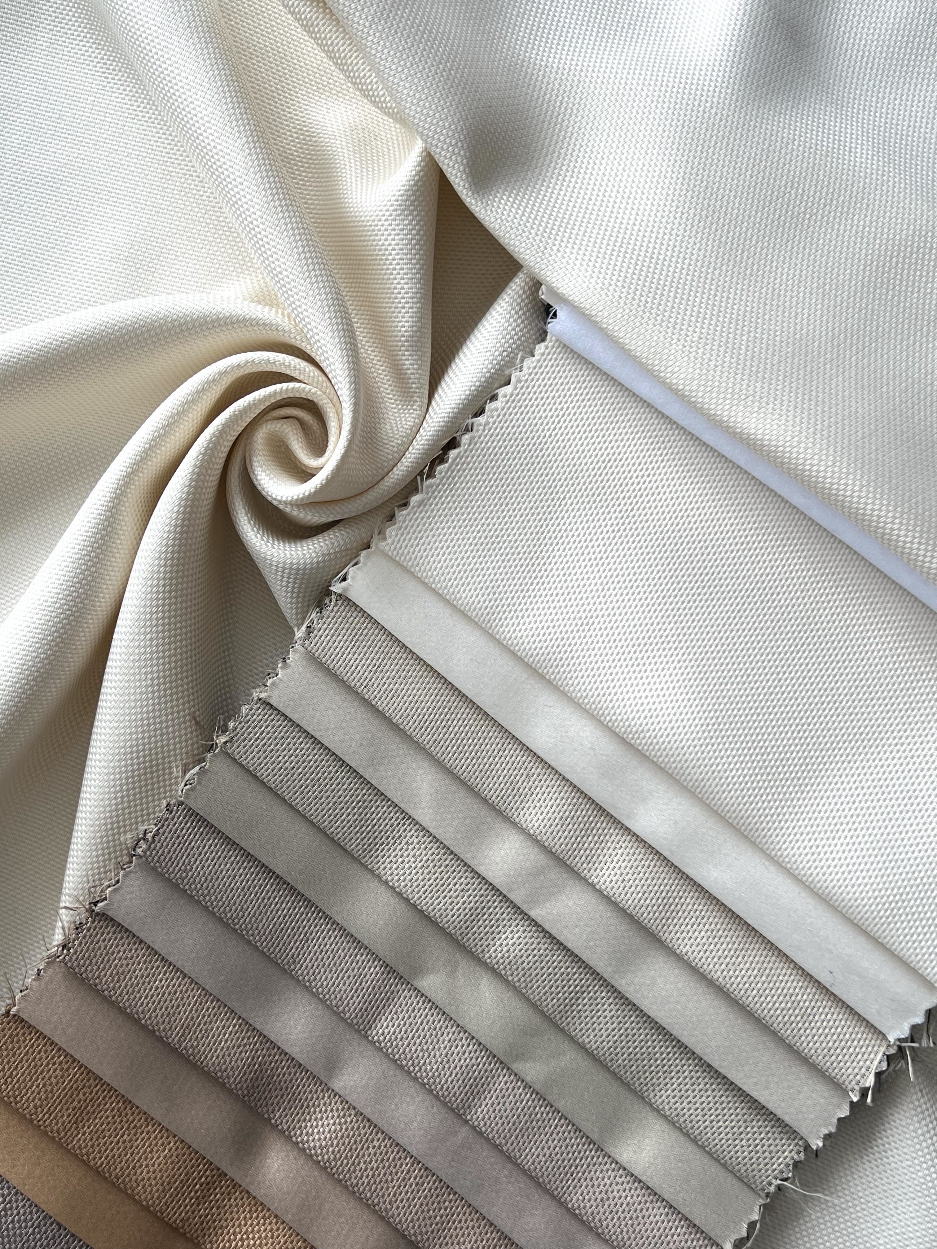 Plain linen woven curtain “Asil” with blackout lining, milk color