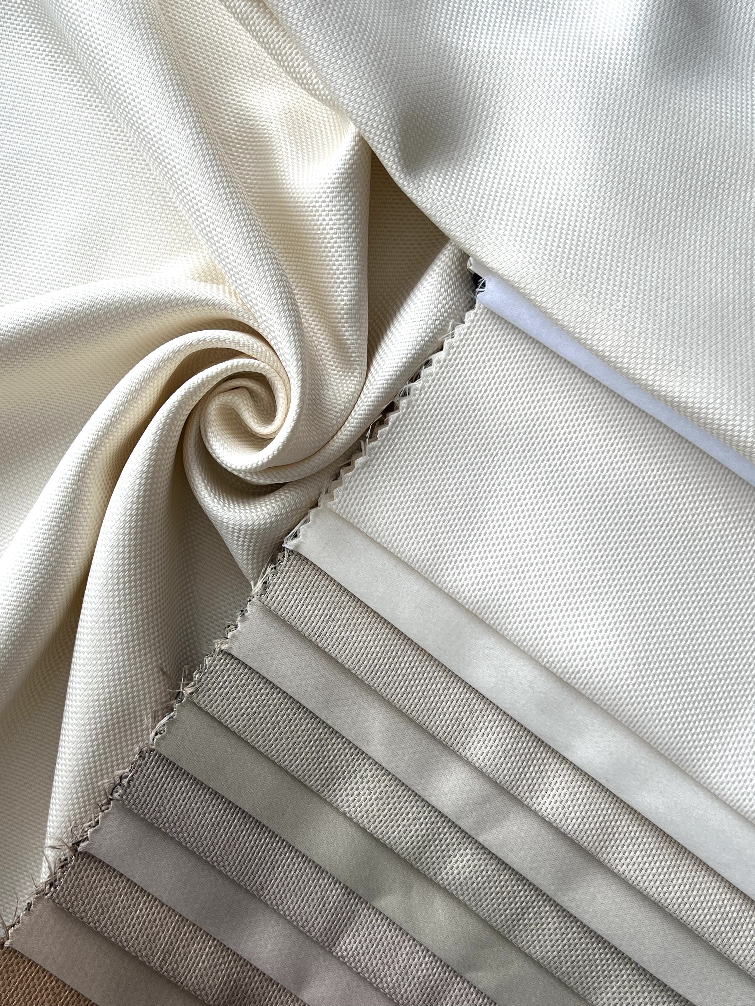 Plain linen woven curtain “Asil” with blackout lining, milk color