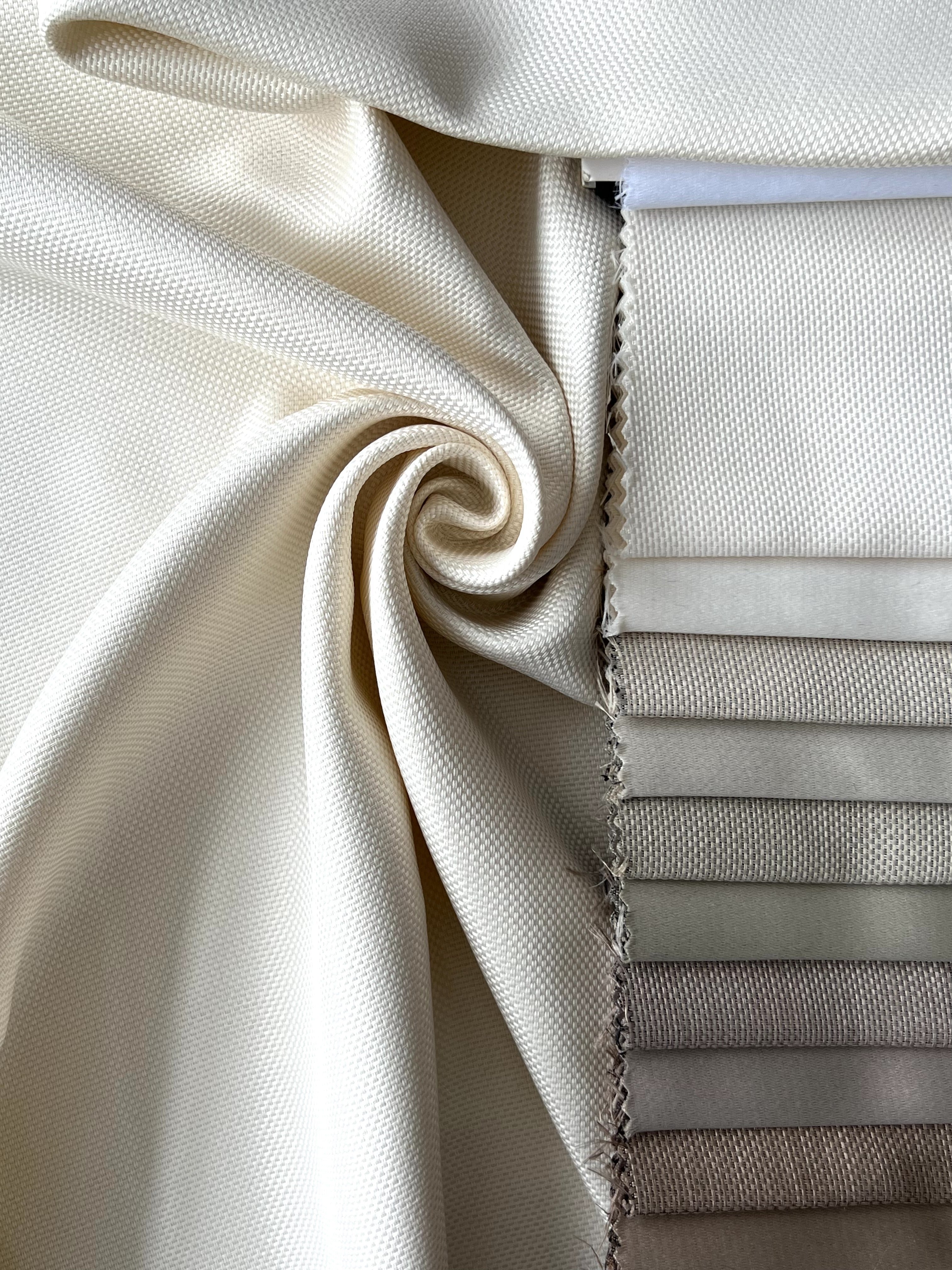 Plain linen woven curtain “Asil” with blackout lining, milk color