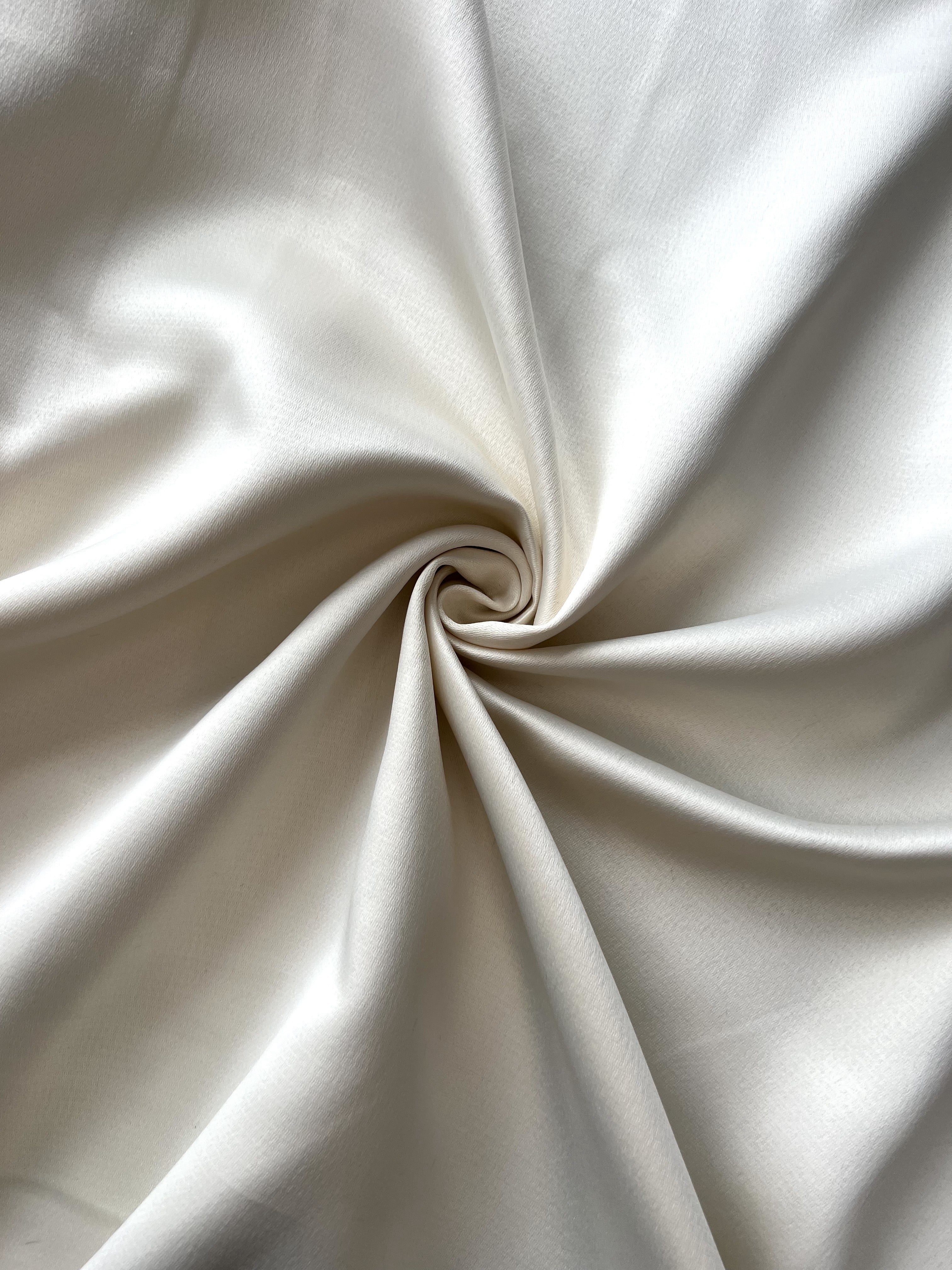 Plain linen woven curtain “Asil” with blackout lining, milk color