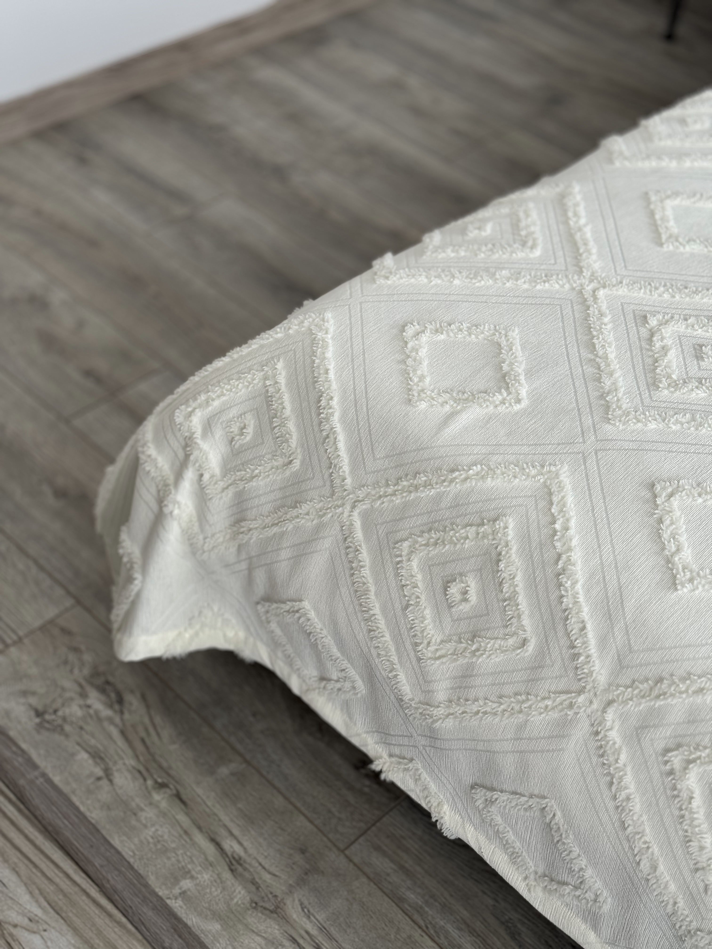 Scandinavian bedspread, 100% cotton, milk color