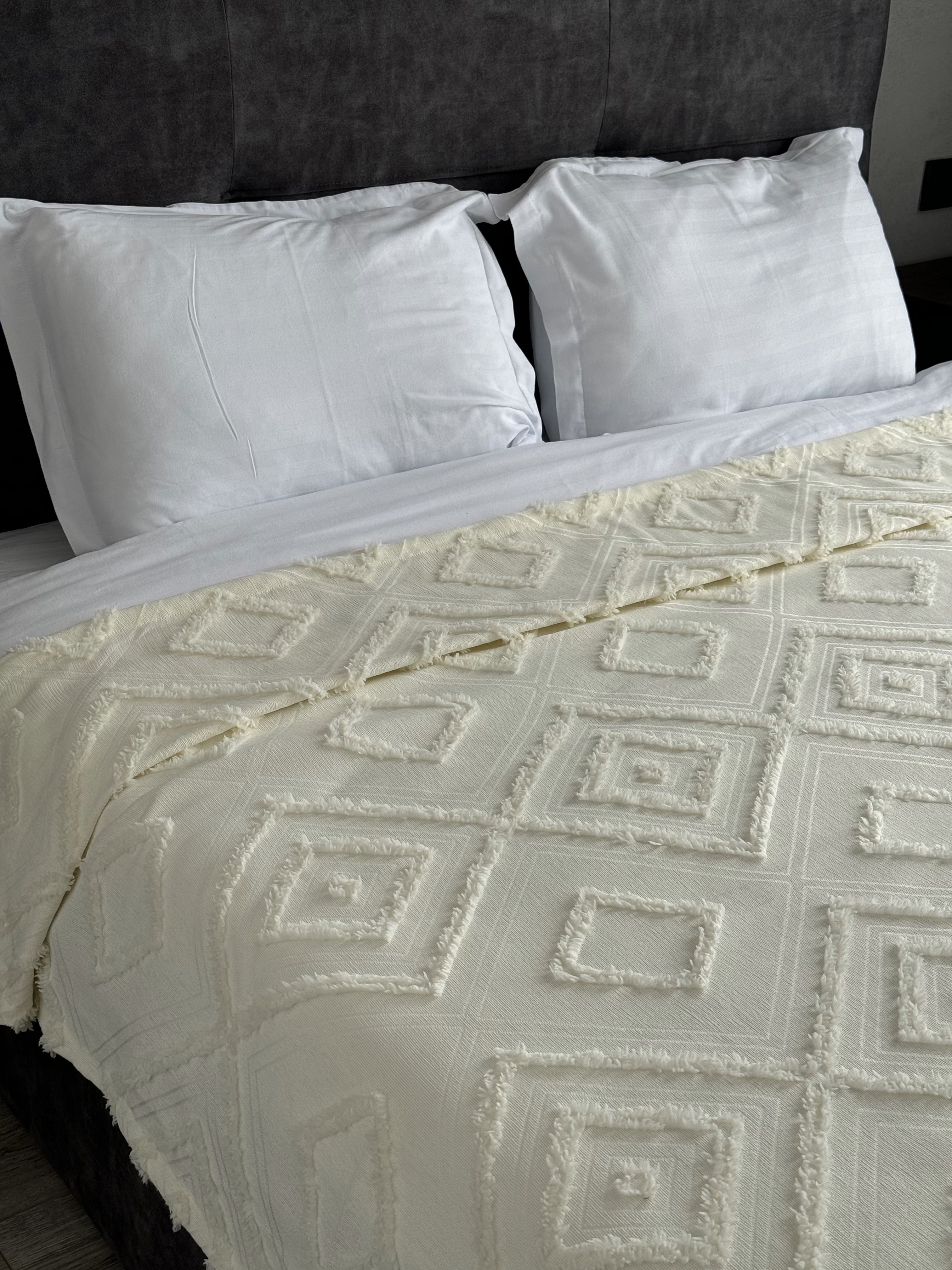 Scandinavian bedspread, 100% cotton, milk color