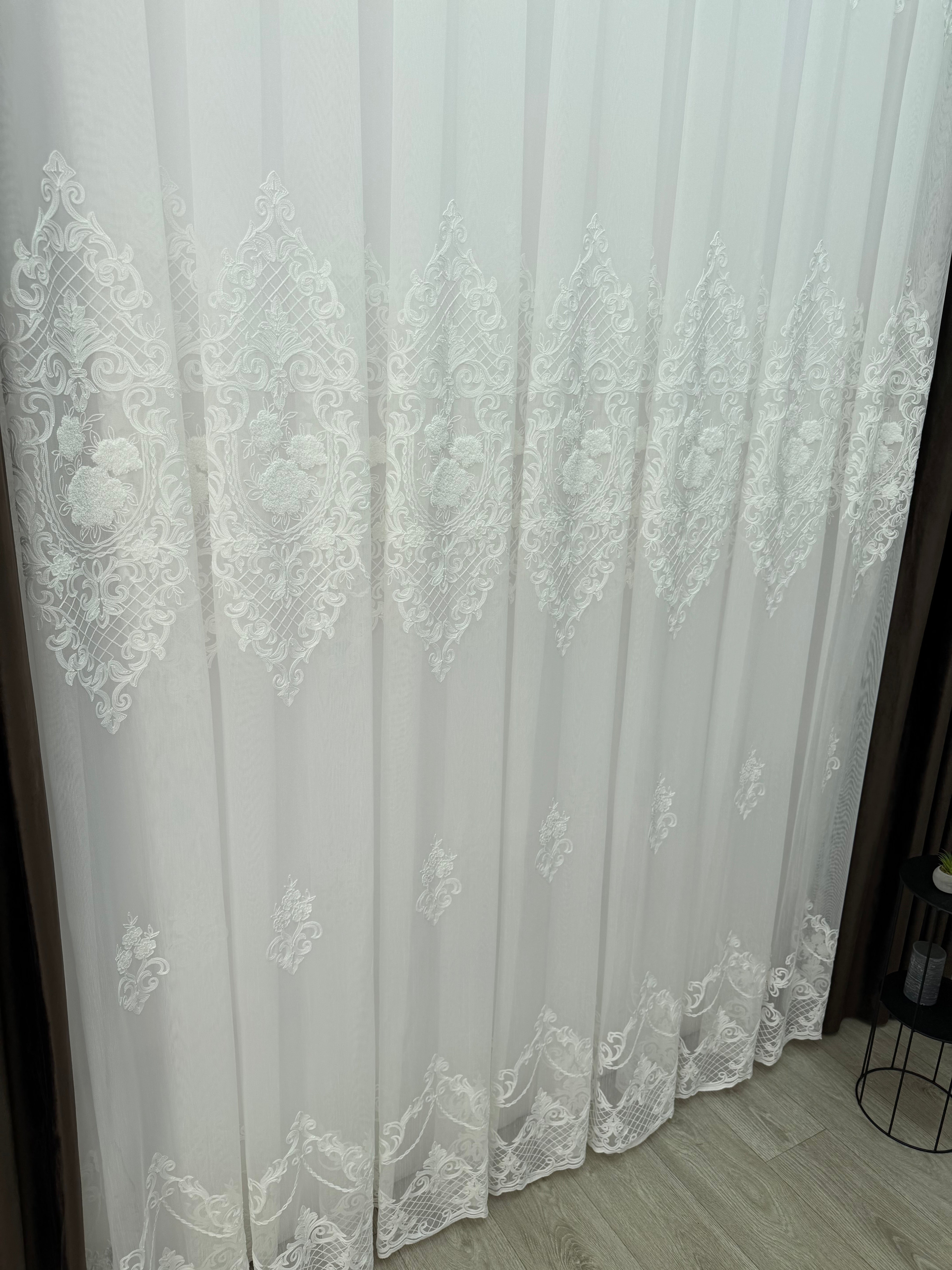 Bamboo-based tulle with chenille embroidery, milk color