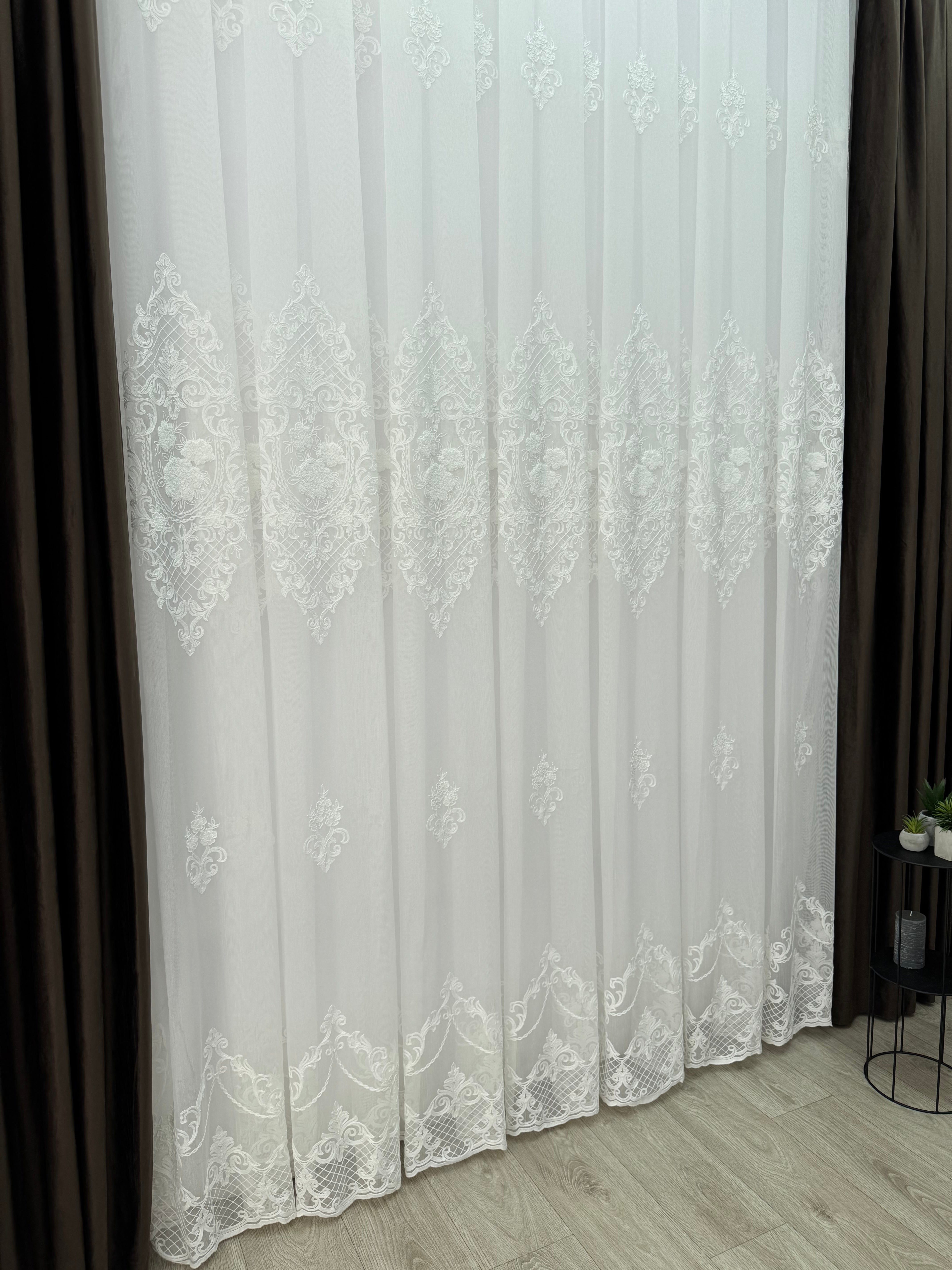 Bamboo-based tulle with chenille embroidery, milk color