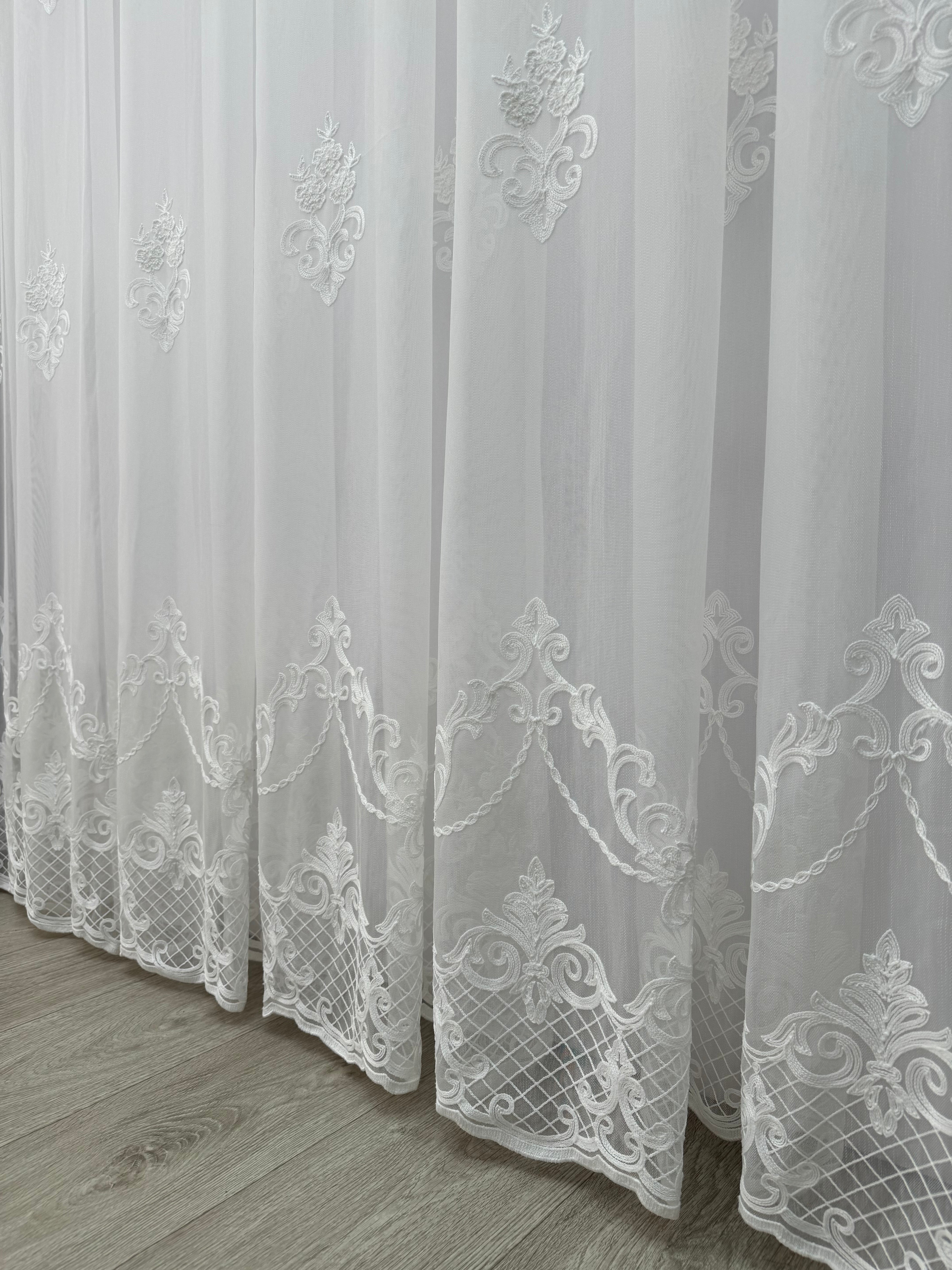 Bamboo-based tulle with chenille embroidery, milk color