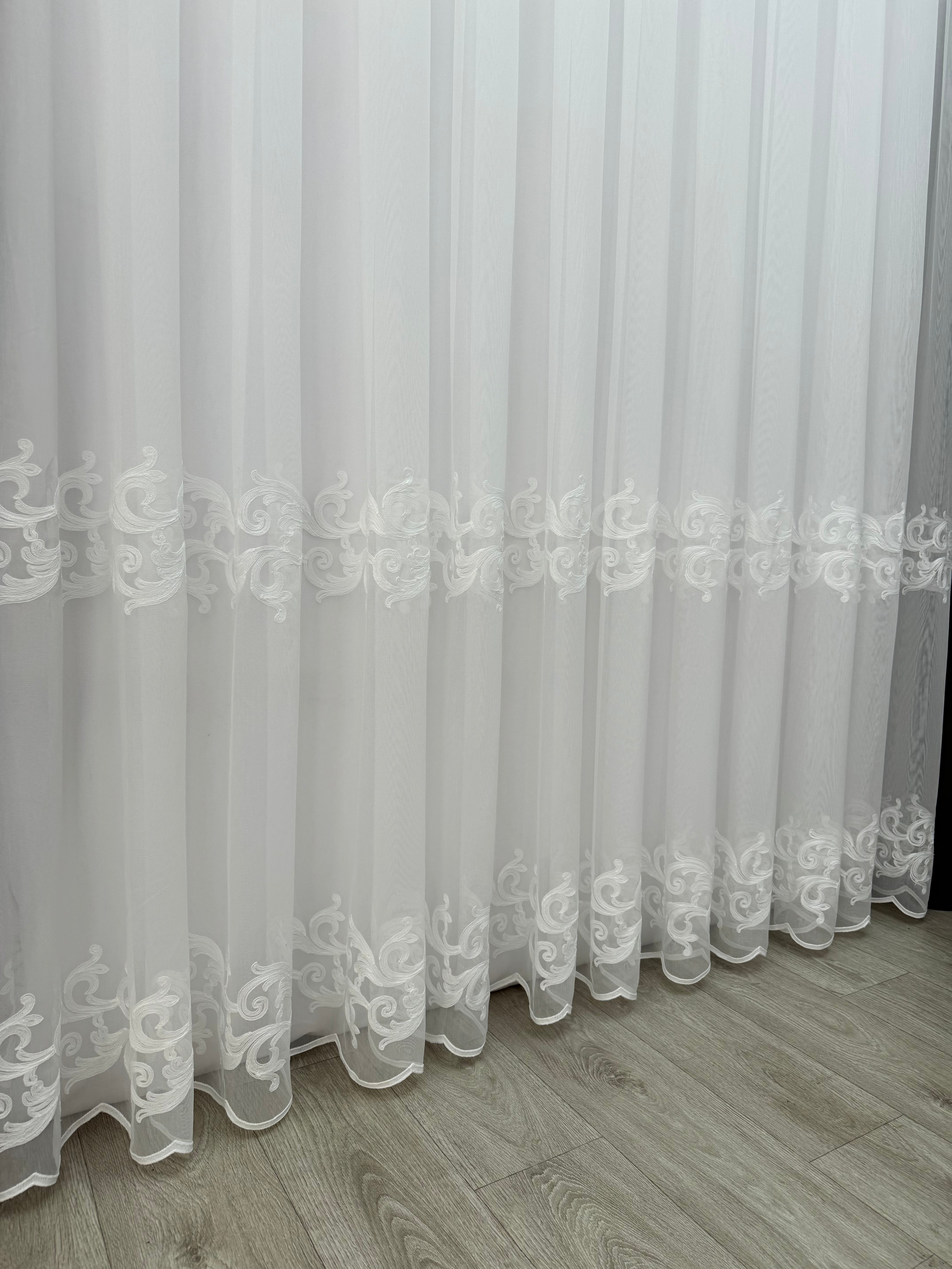 Bamboo-based tulle with beautiful embroidery, milk color