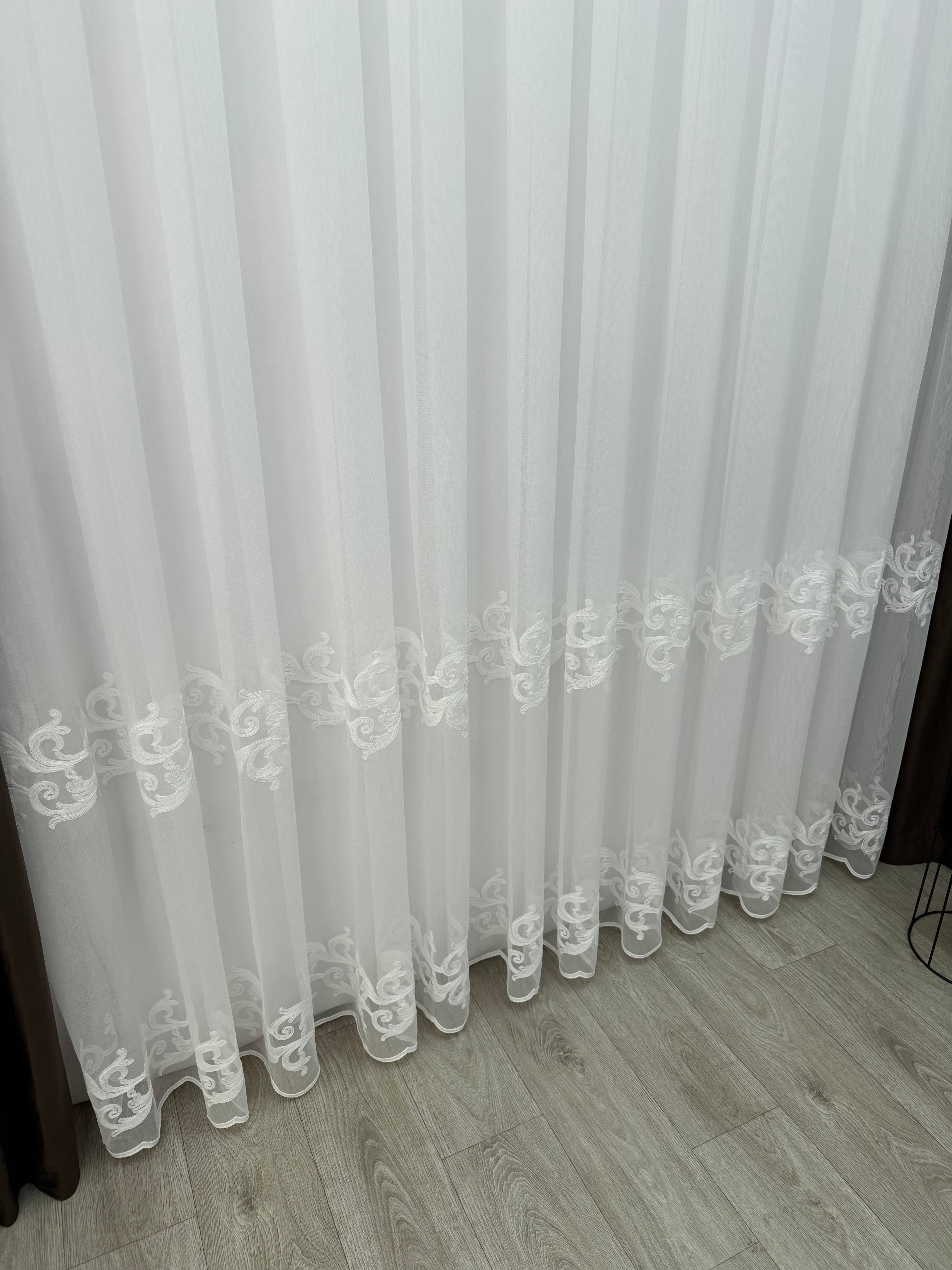 Bamboo-based tulle with beautiful embroidery, milk color