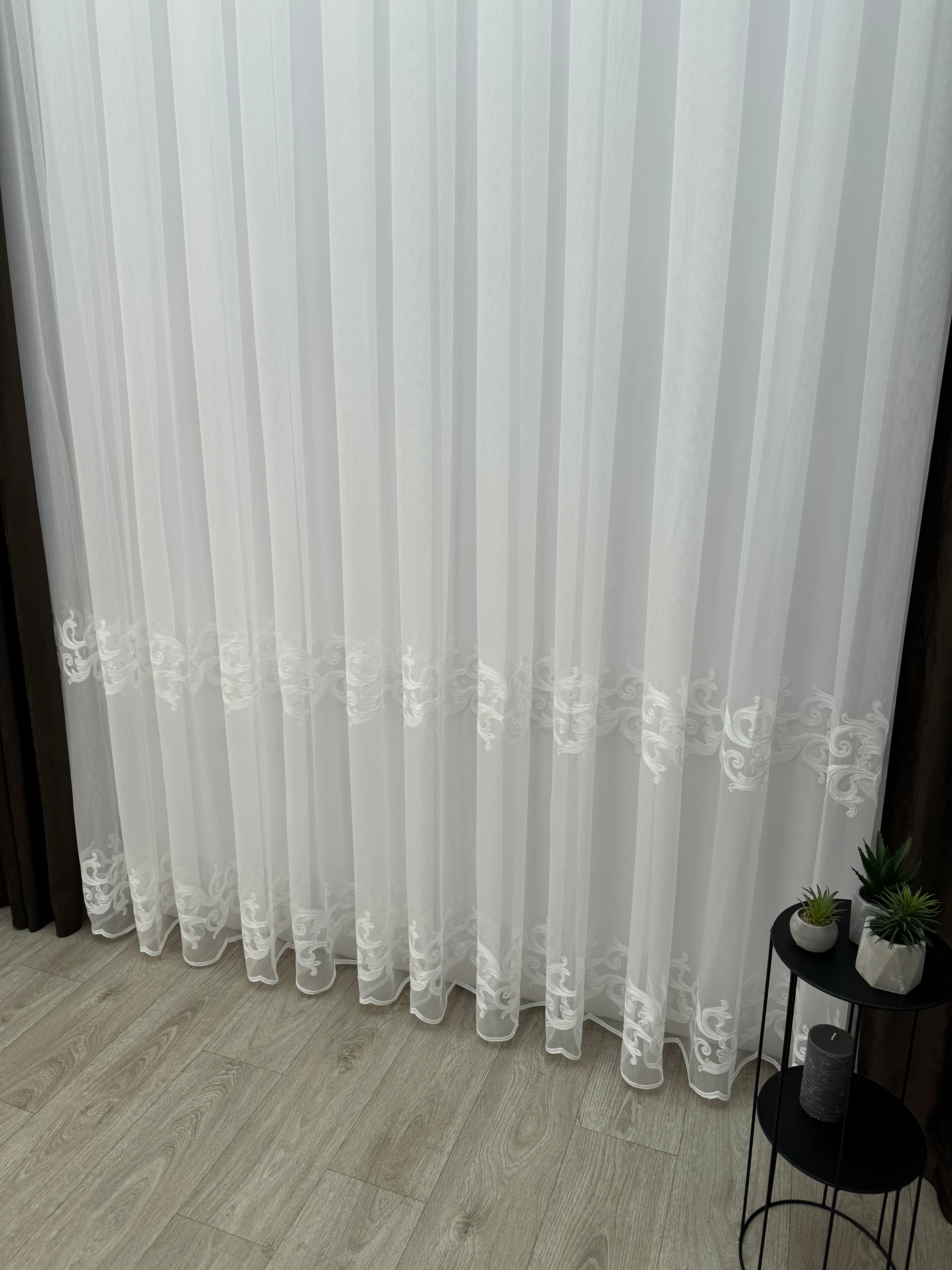 Bamboo-based tulle with beautiful embroidery, milk color