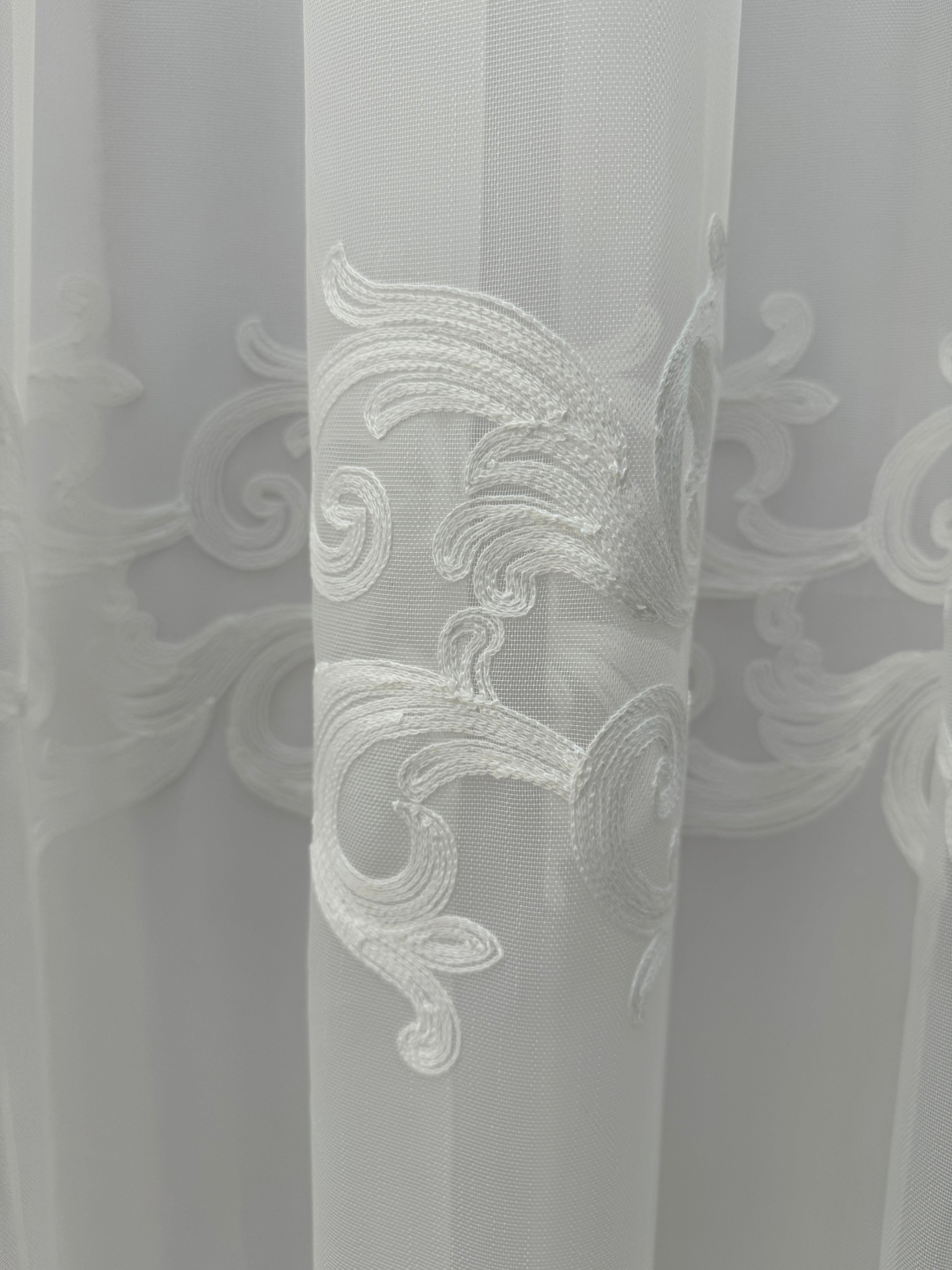 Bamboo-based tulle with beautiful embroidery, milk color