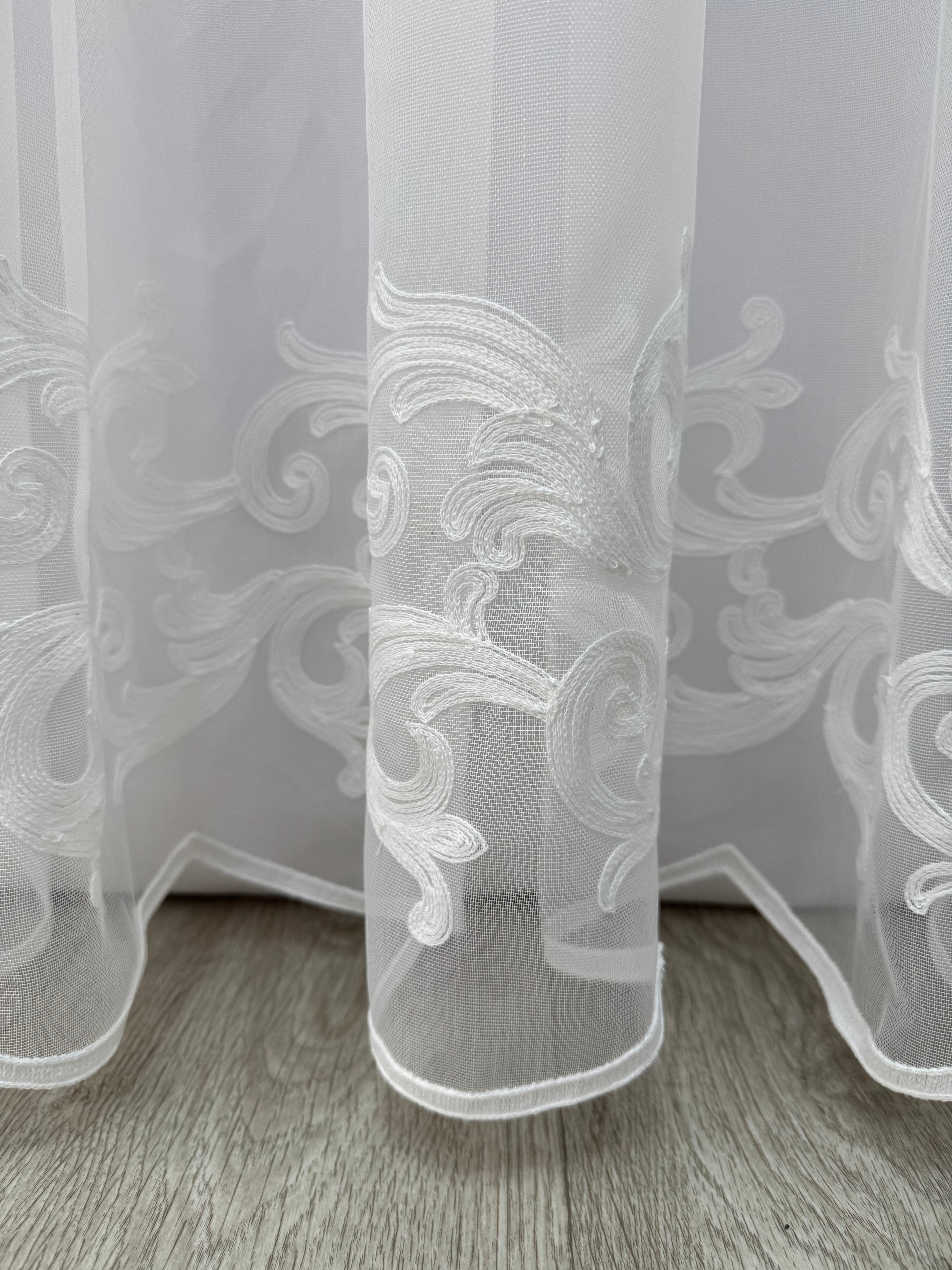 Bamboo-based tulle with beautiful embroidery, milk color
