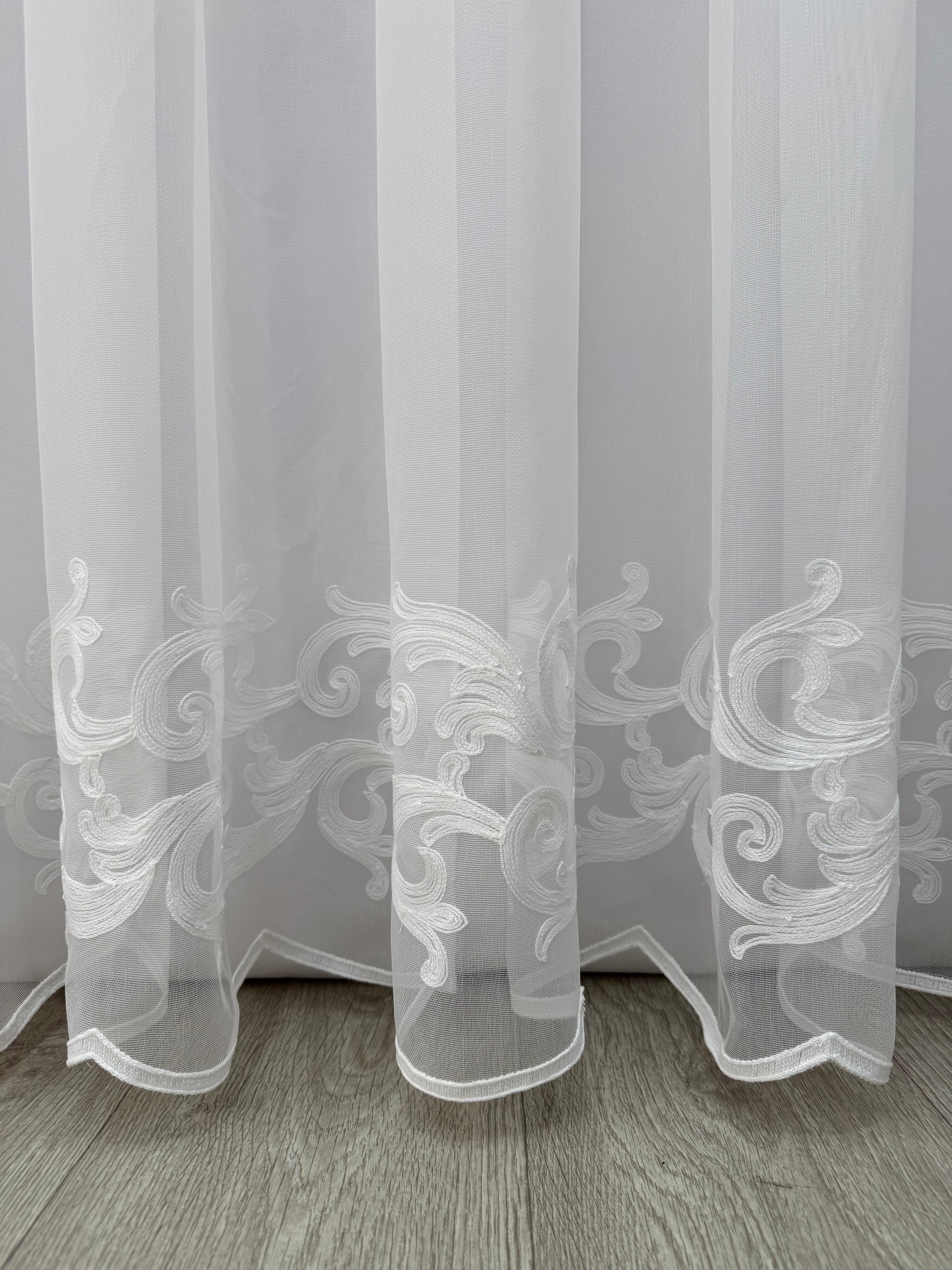 Bamboo-based tulle with beautiful embroidery, milk color