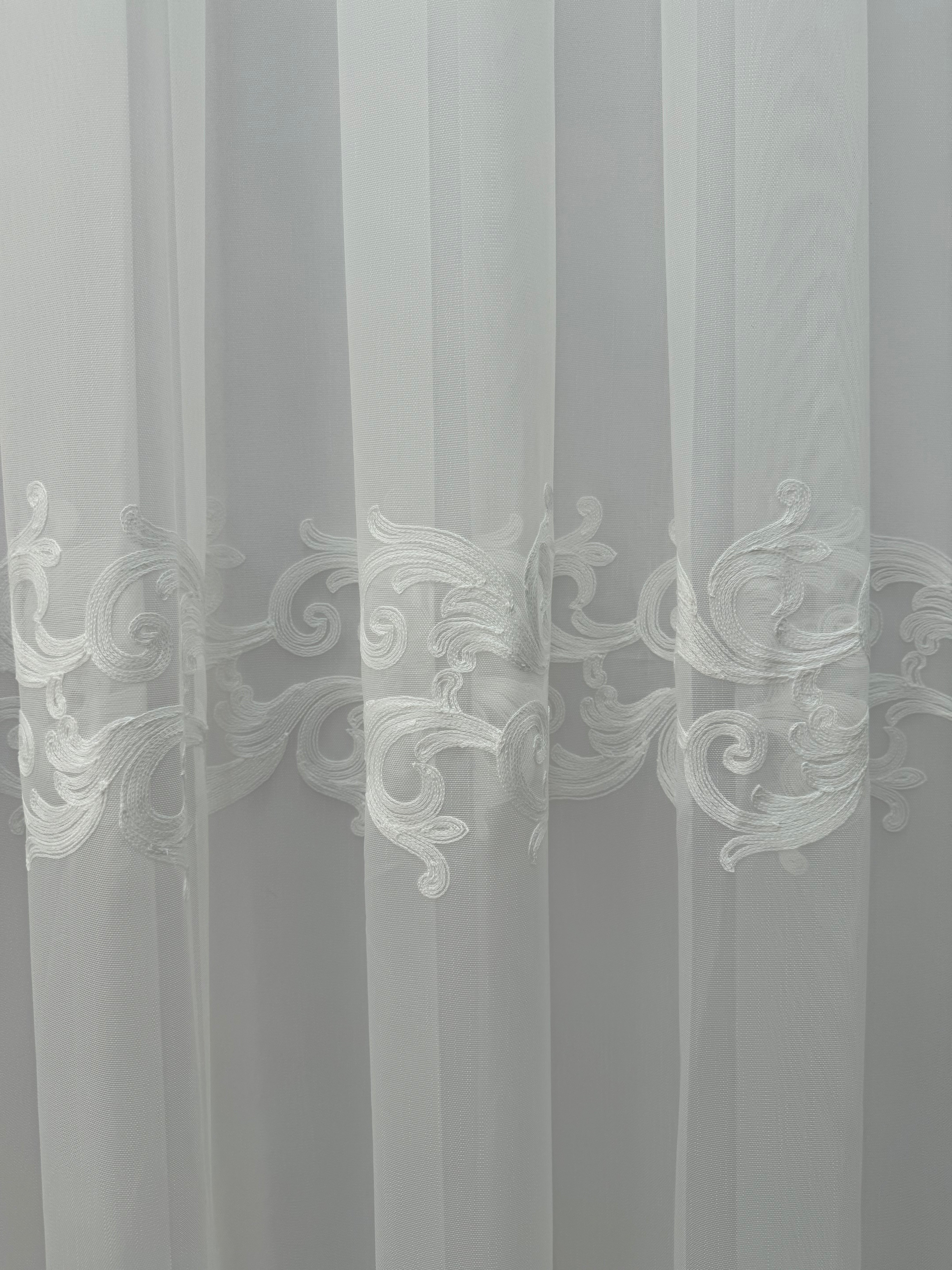Bamboo-based tulle with beautiful embroidery, milk color