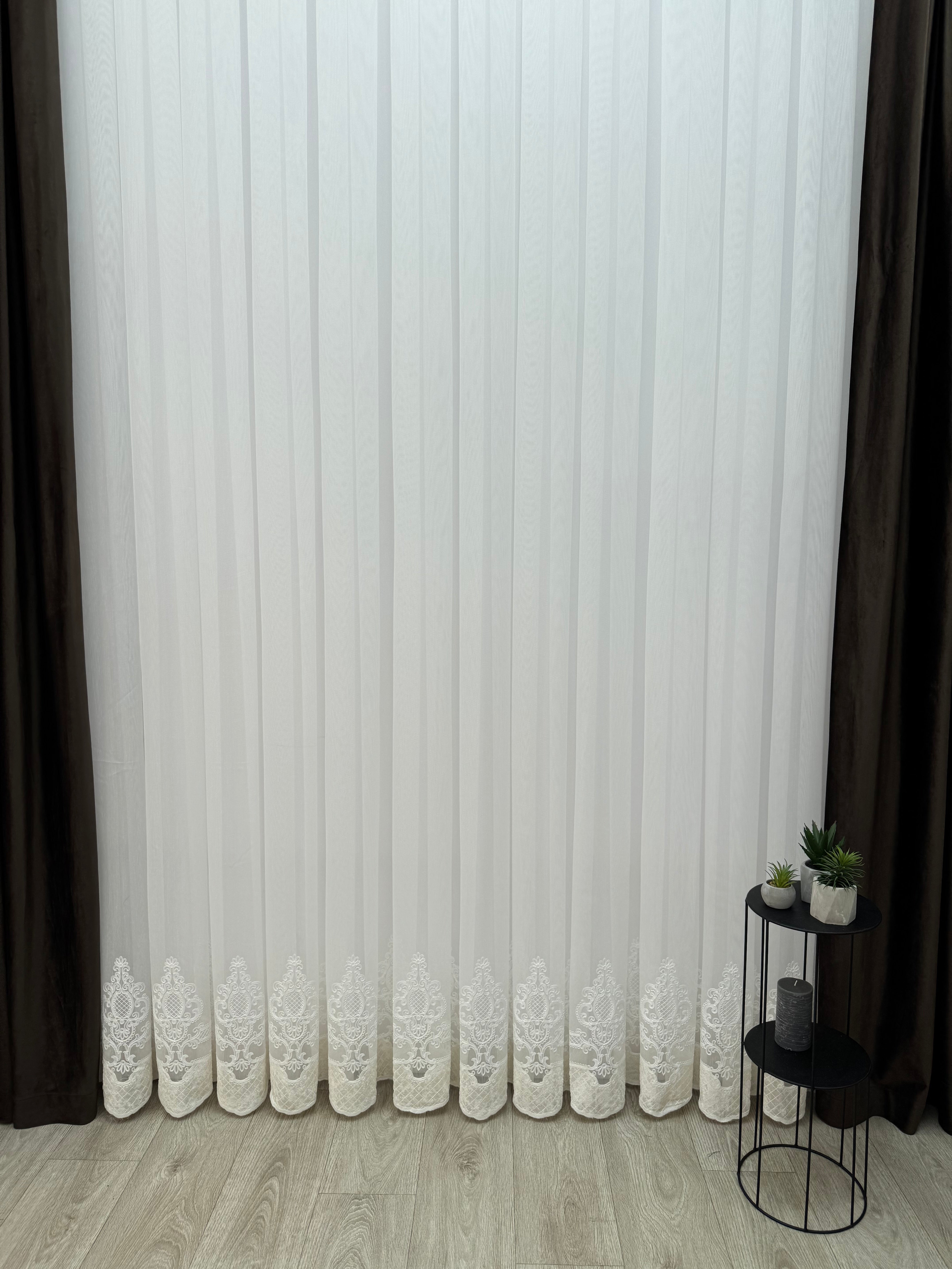 Bamboo-based tulle with velvet inserts, milk color
