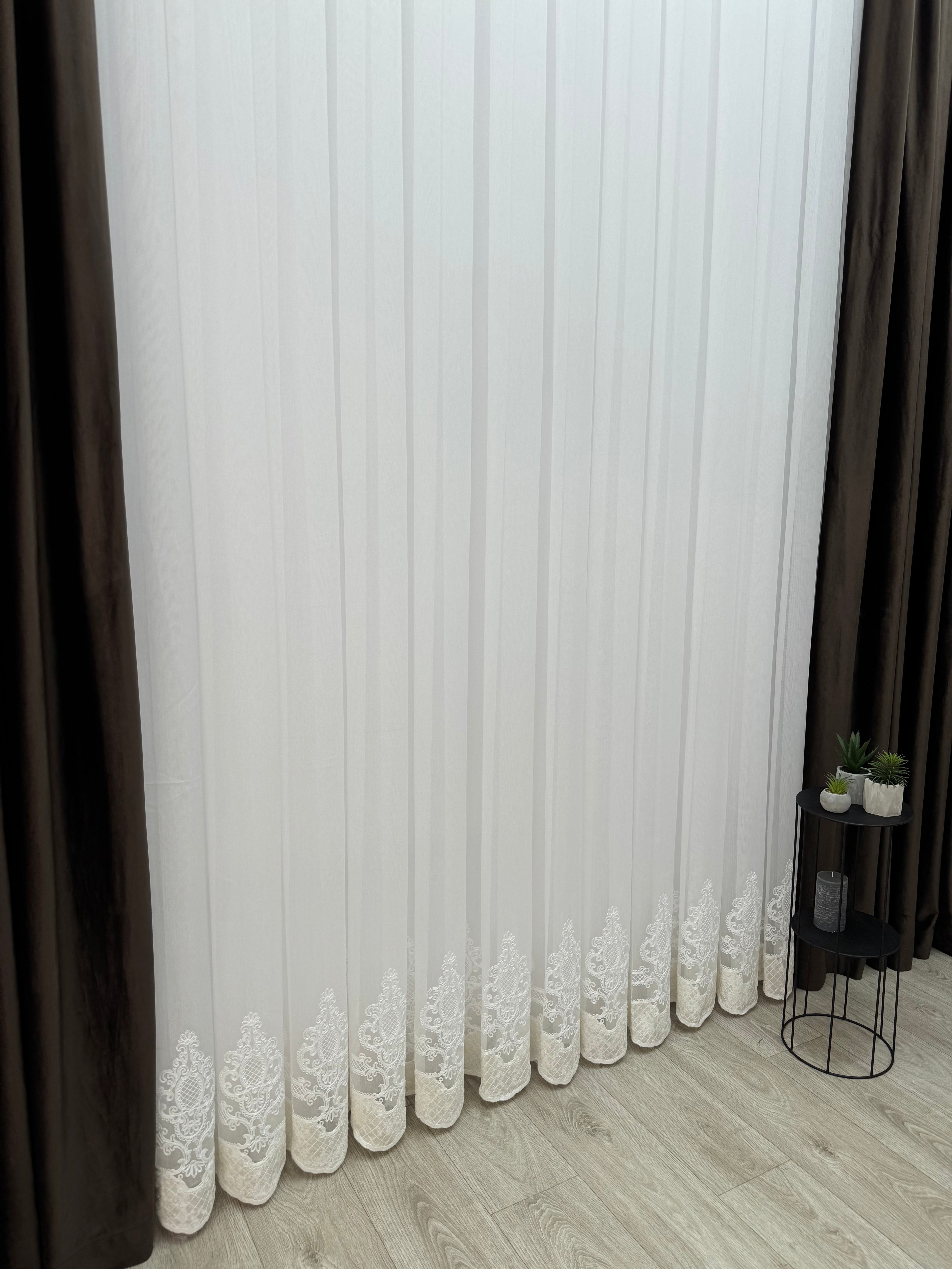 Bamboo-based tulle with velvet inserts, milk color