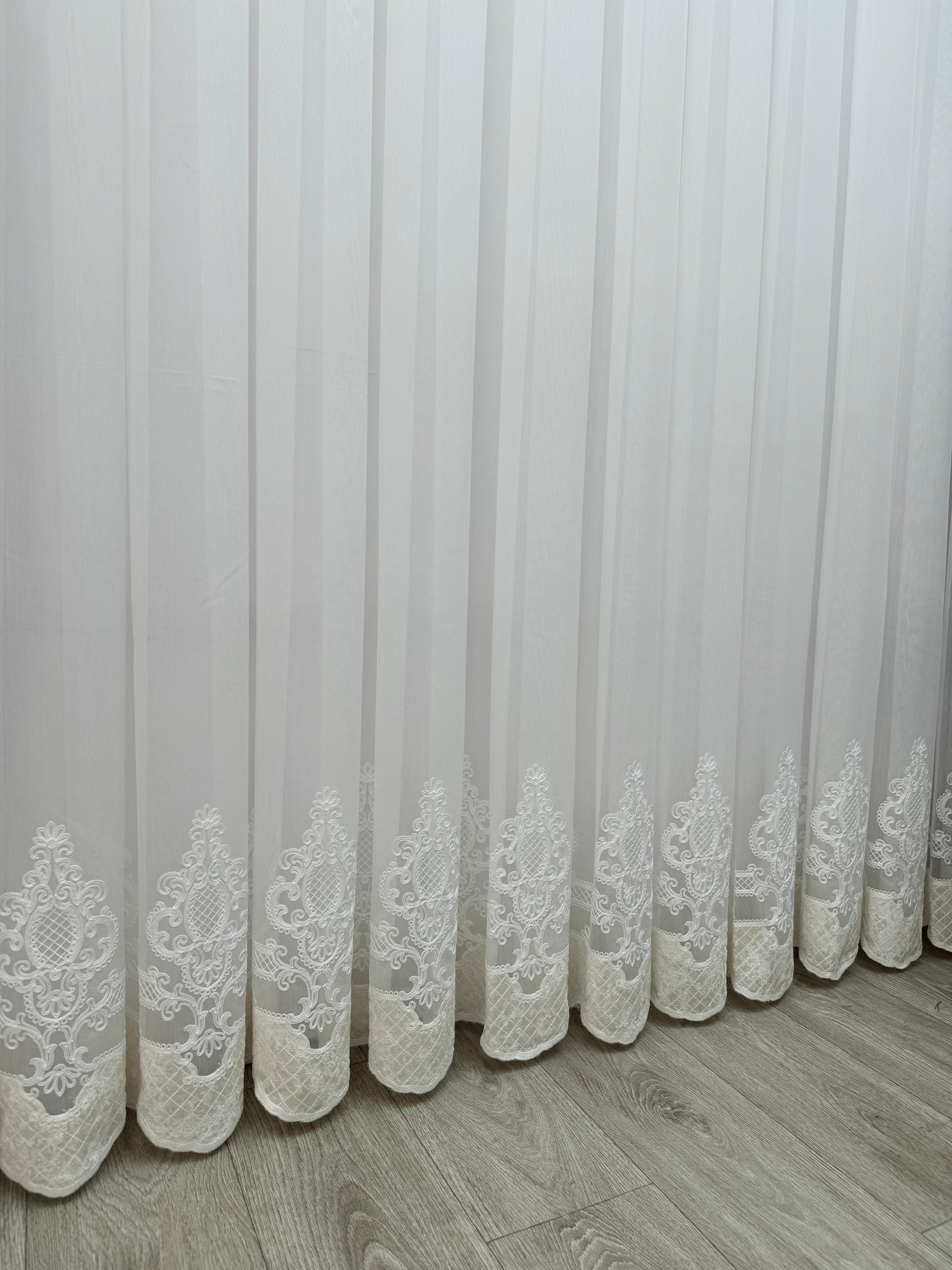 Bamboo-based tulle with velvet inserts, milk color