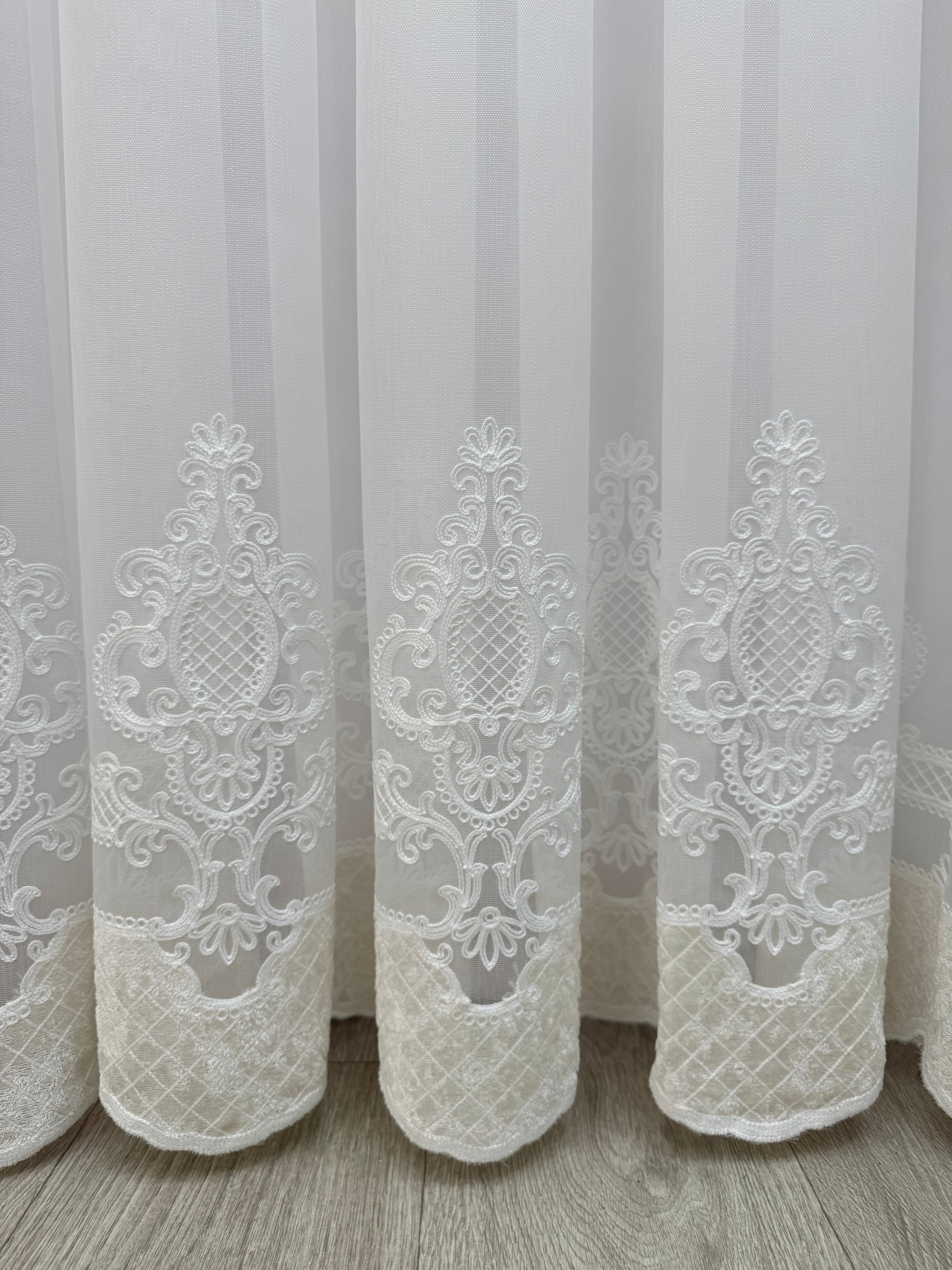 Bamboo-based tulle with velvet inserts, milk color