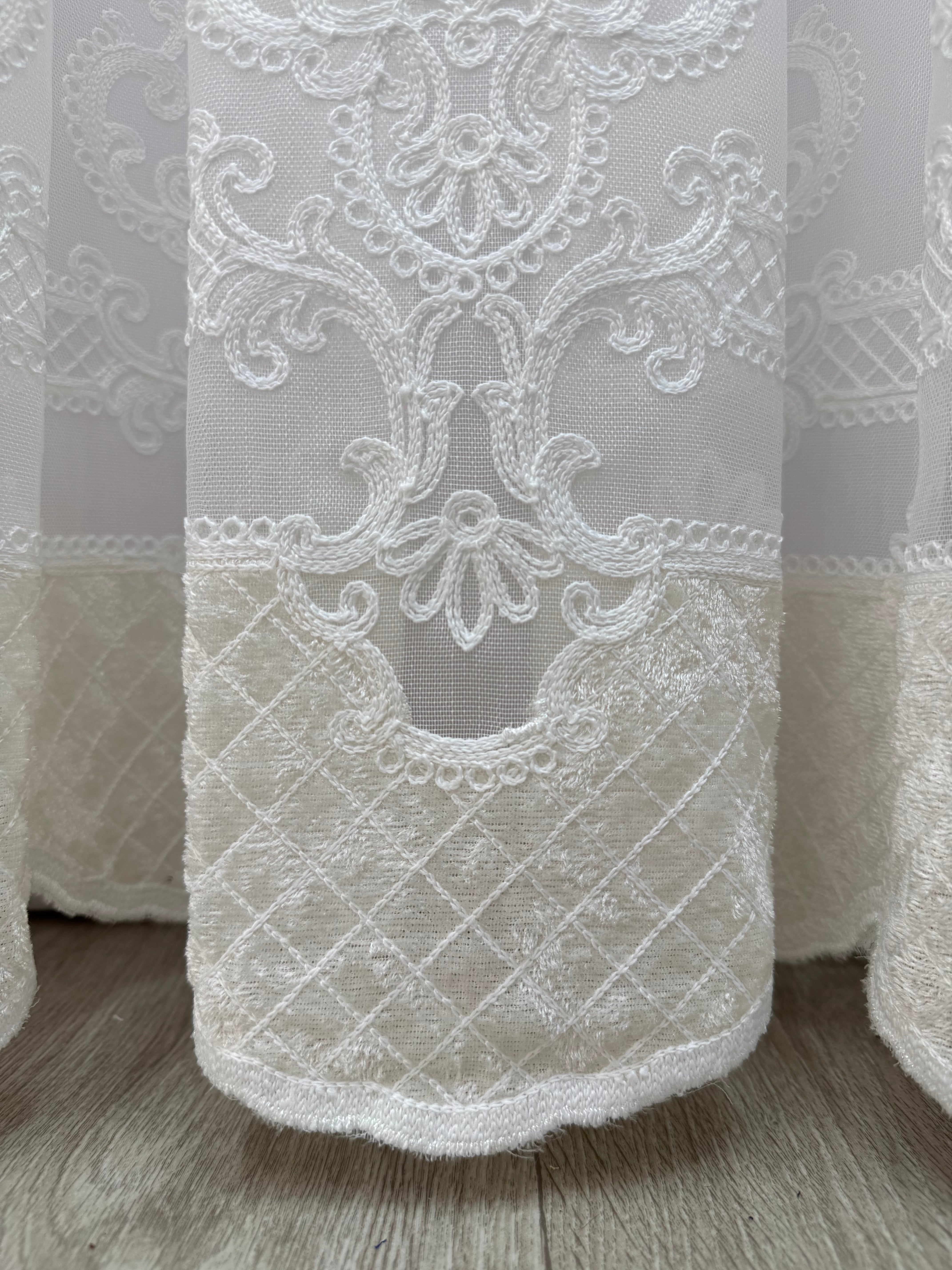 Bamboo-based tulle with velvet inserts, milk color