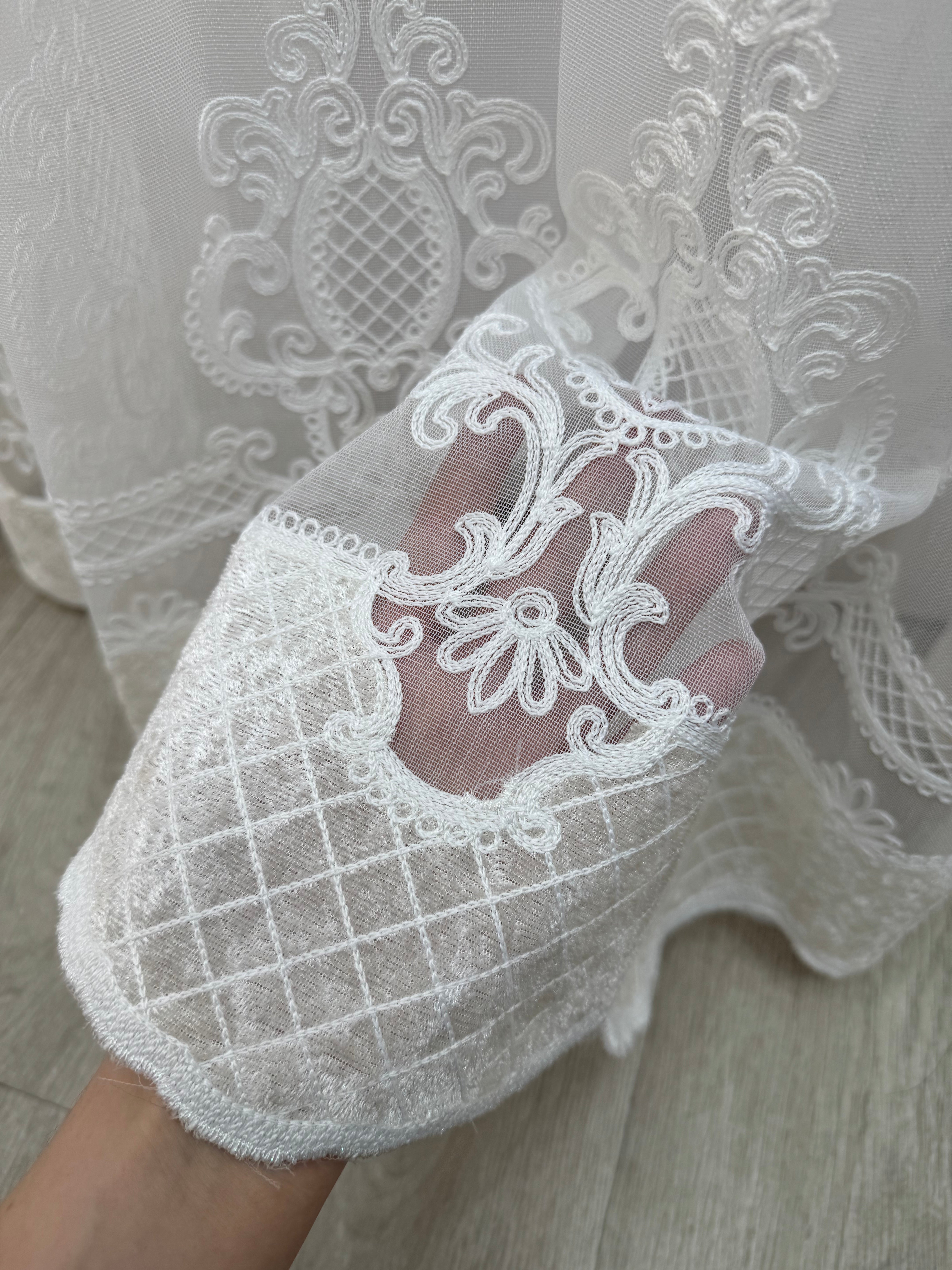 Bamboo-based tulle with velvet inserts, milk color