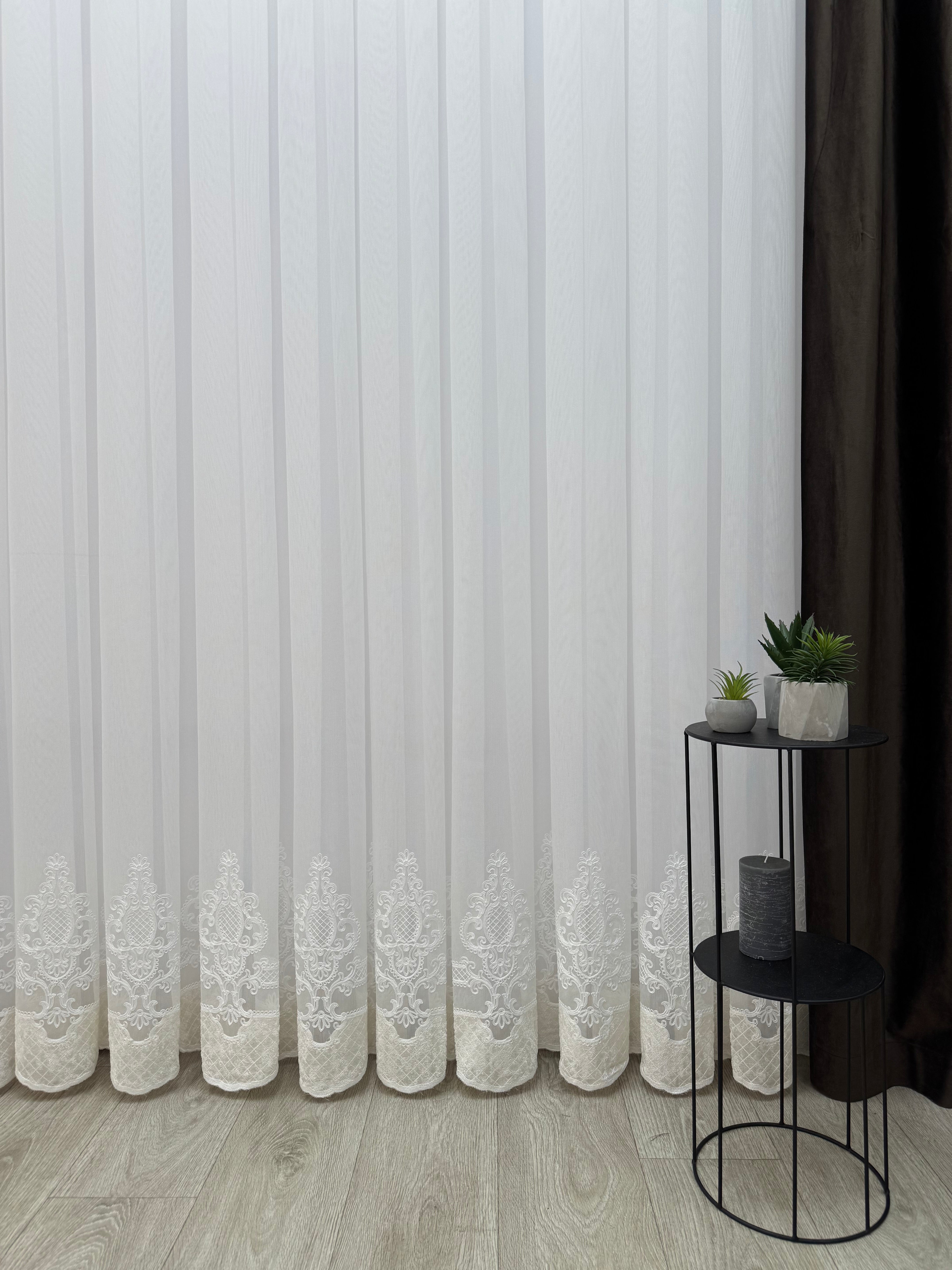 Bamboo-based tulle with velvet inserts, milk color