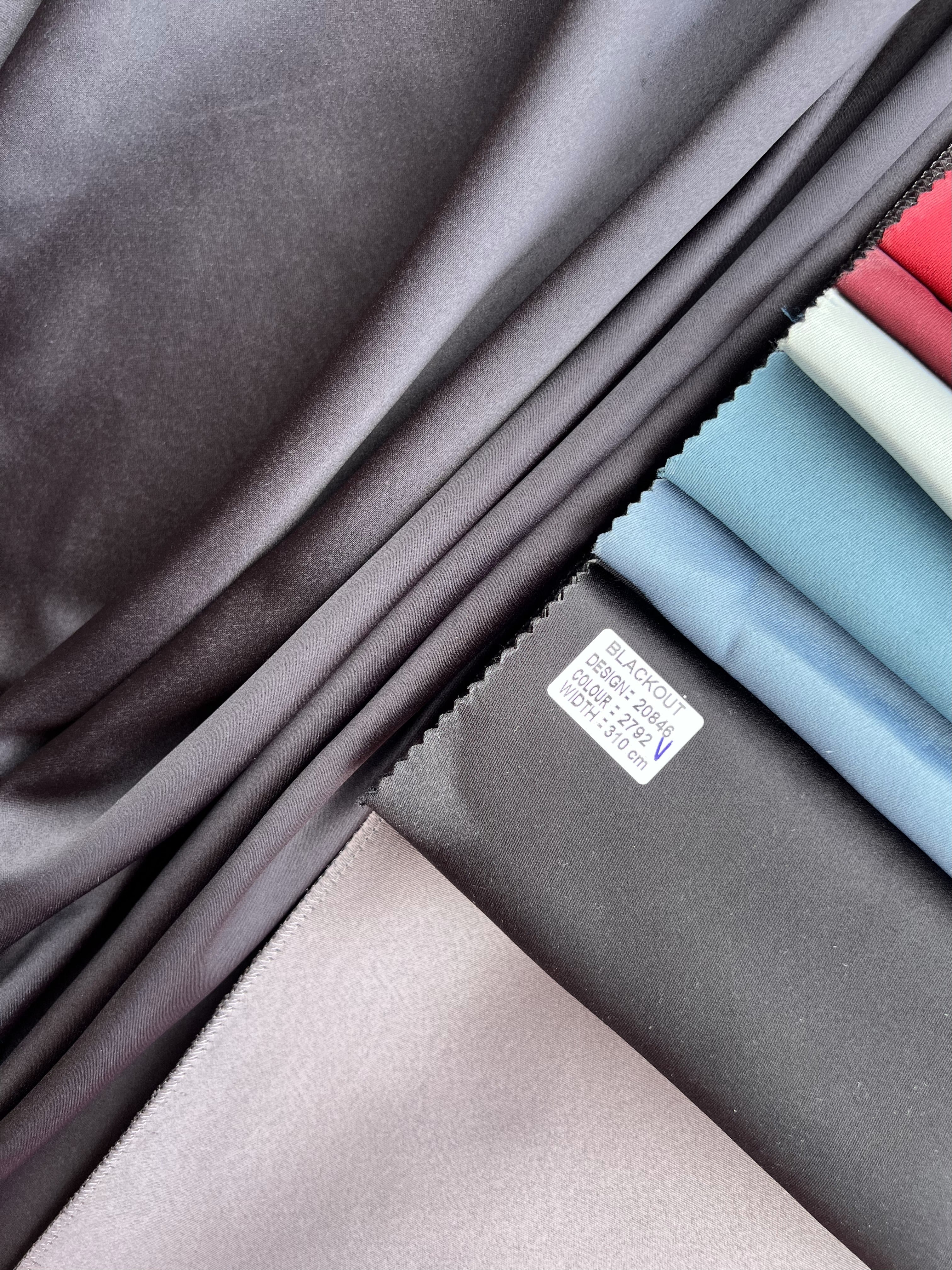 Monochrome "Blackout" curtain, black color