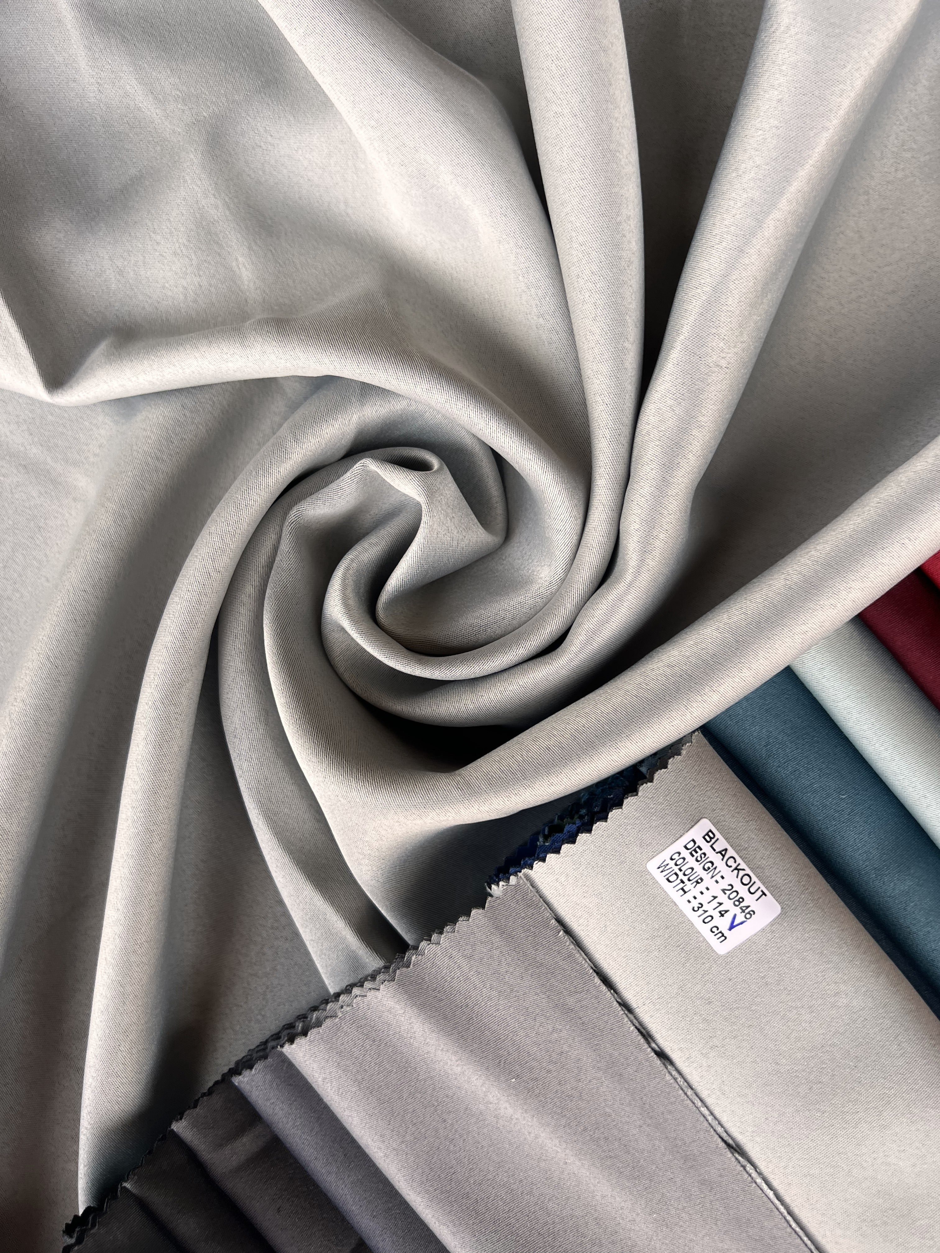 Monochrome "Blackout" curtain, light gray color