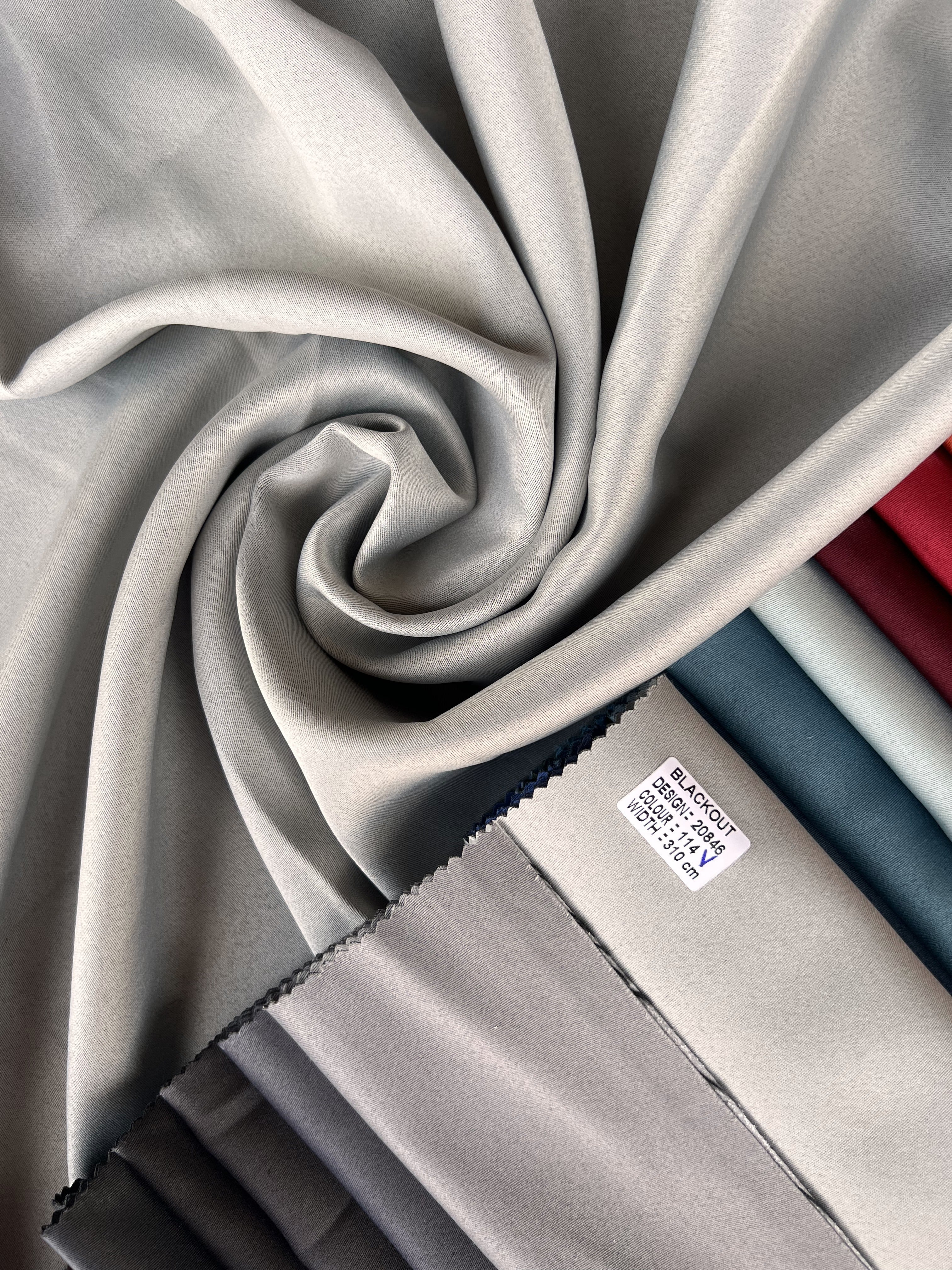 Monochrome "Blackout" curtain, light gray color